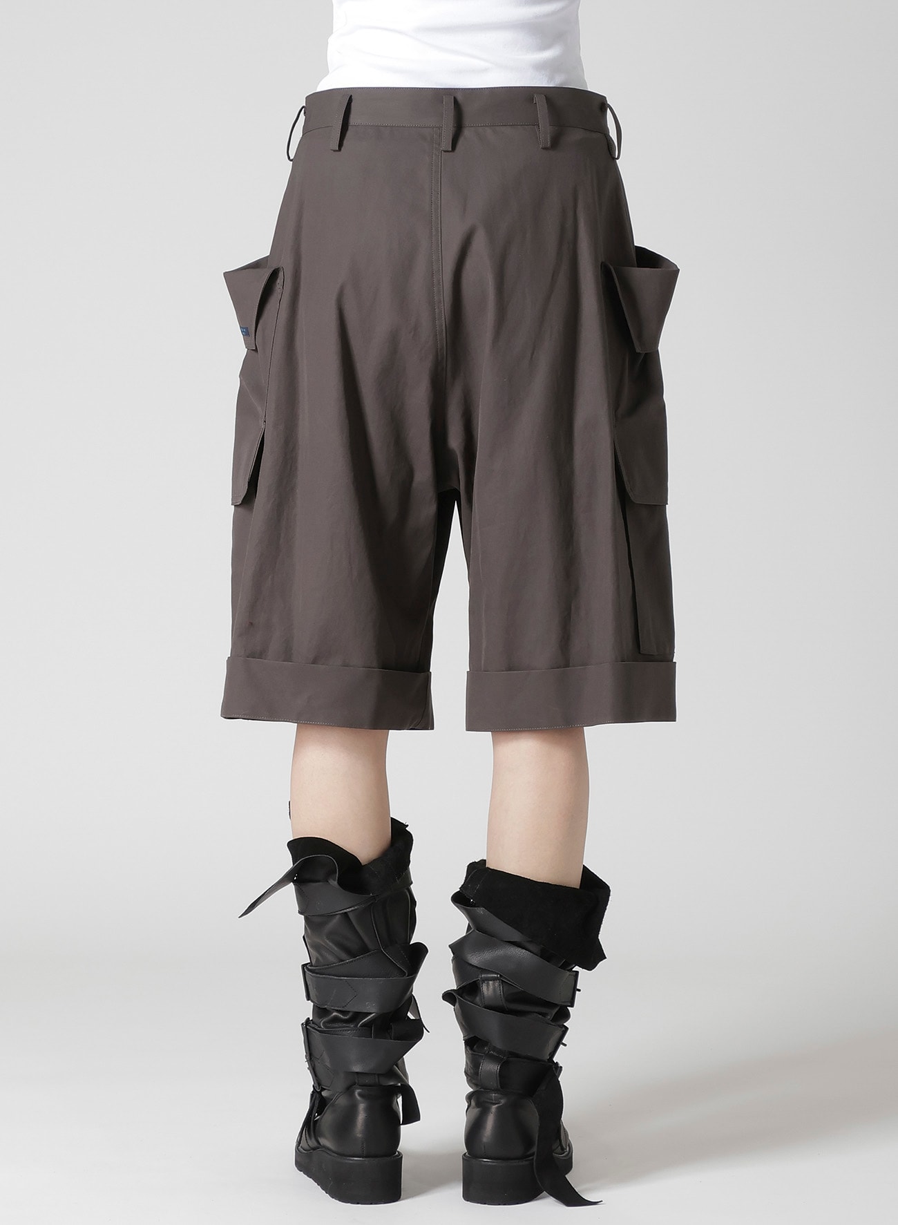S HIGH-TWISTED GABARDINE SHORT CARGO PANTS
