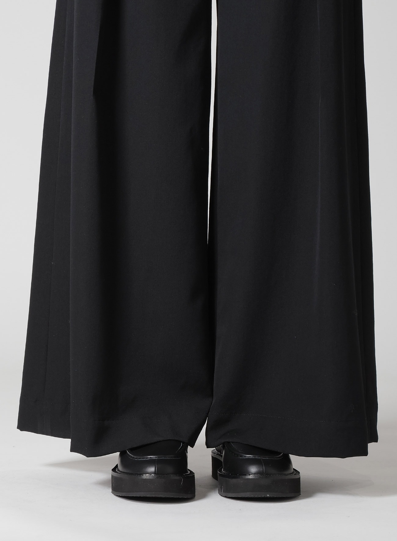 GABARDINE LAYERED-LIKE WIDE PANTS