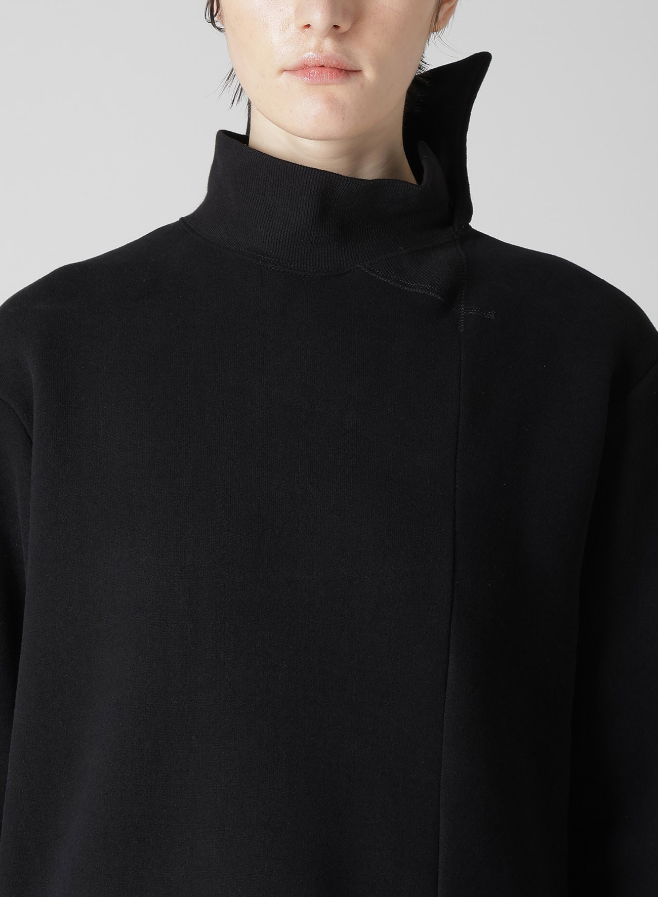 Liy/C BRUSHED FRENCH TERRY PANELED HIGH-NECK PULLOVER