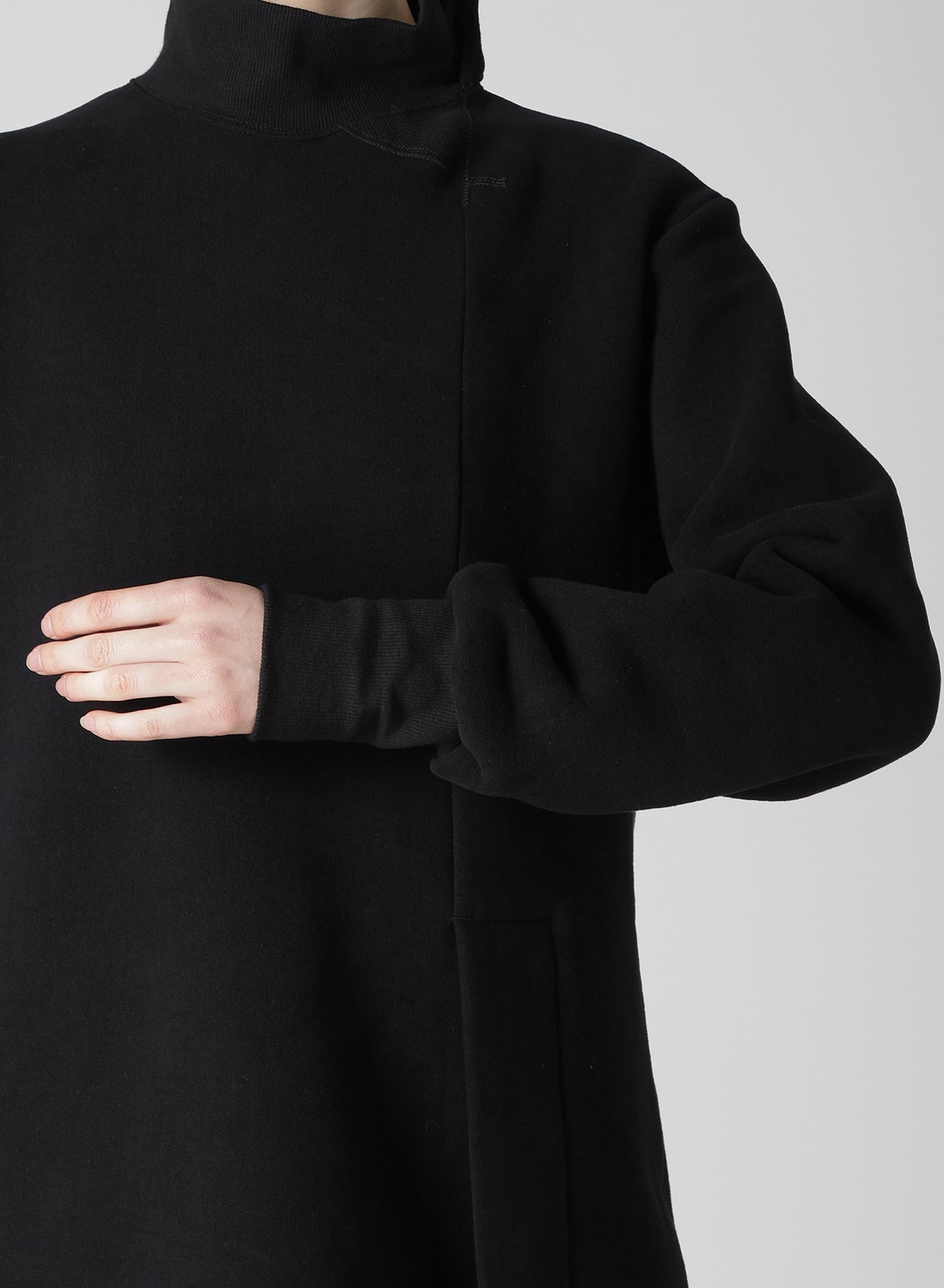 Liy/C BRUSHED FRENCH TERRY PANELED HIGH-NECK PULLOVER