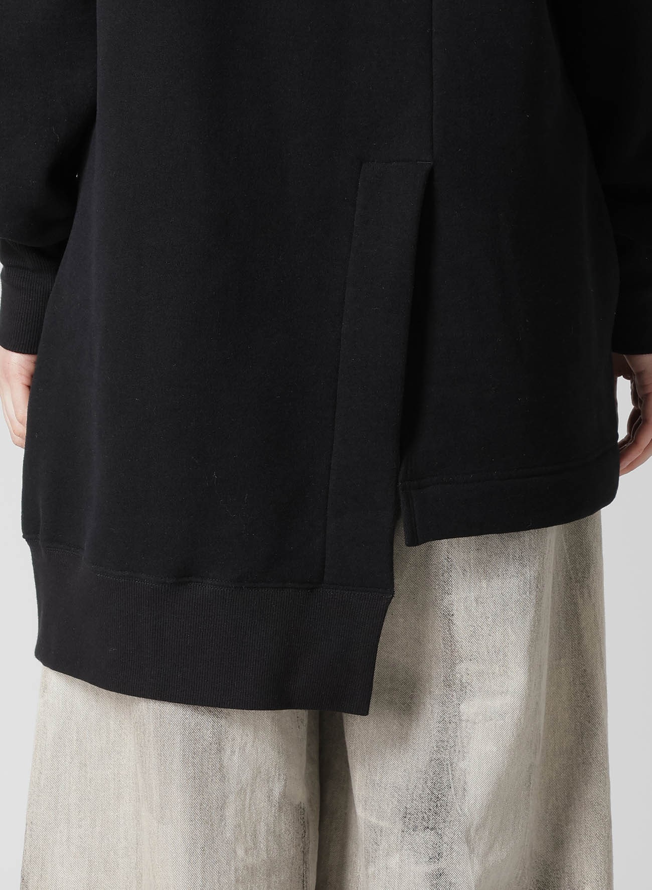 Liy/C BRUSHED FRENCH TERRY PANELED HIGH-NECK PULLOVER