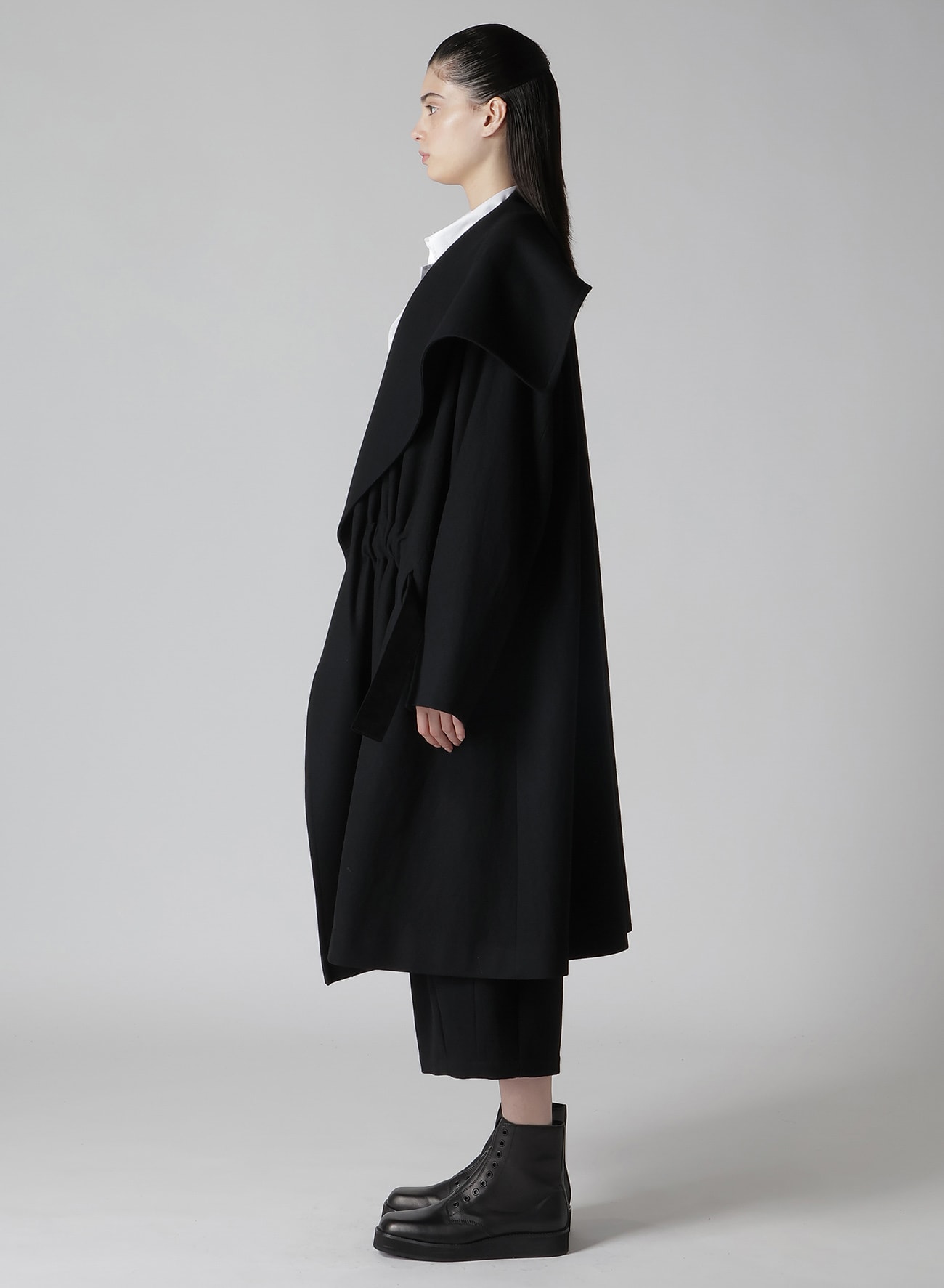 【10/16 10:00 Release】SHRINK WOOL GABARDINE FRONT GATHER DETAIL COAT