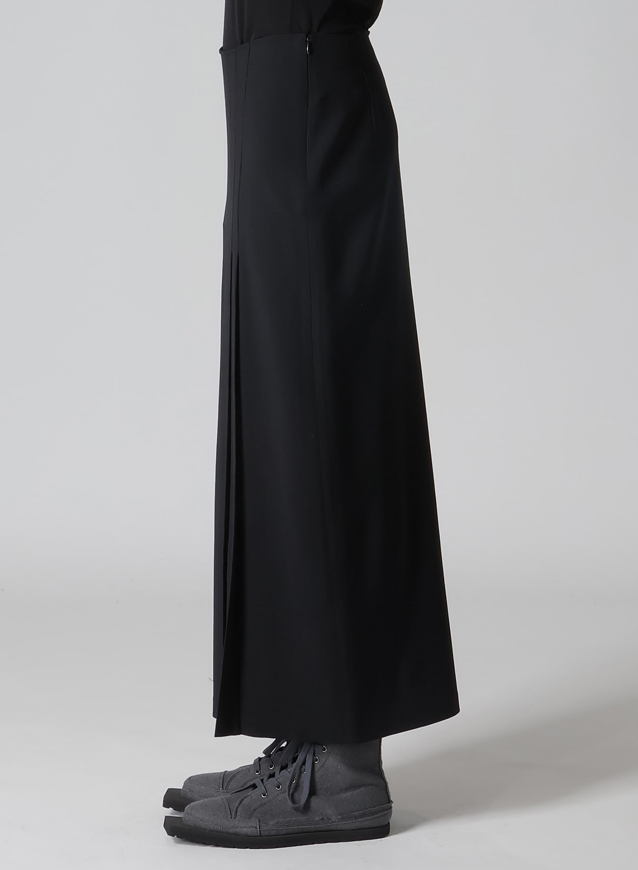 DAMAGED GABARDINE L TUCK DETAIL SLIM SKIRT