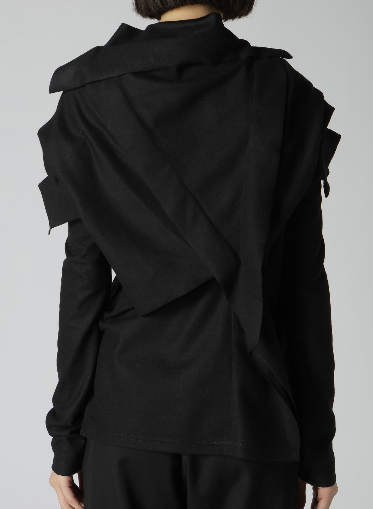 PLAIN WEAVE DRAPE DETAIL HIGH NECK PO