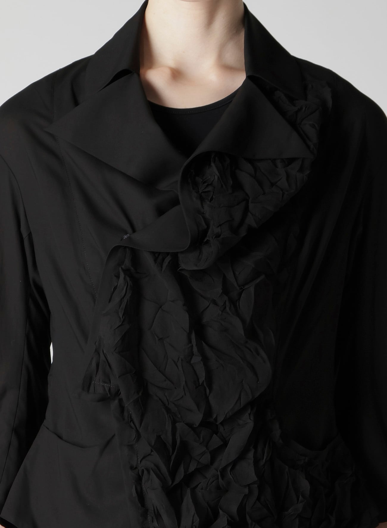 CUT-OUT COLLAR JACKET