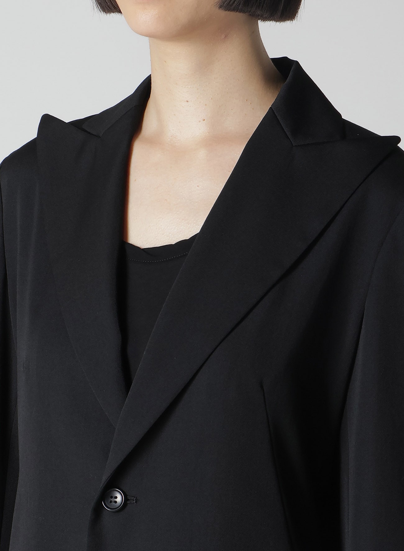 GABARDINE PLEATS DETAIL JACKET