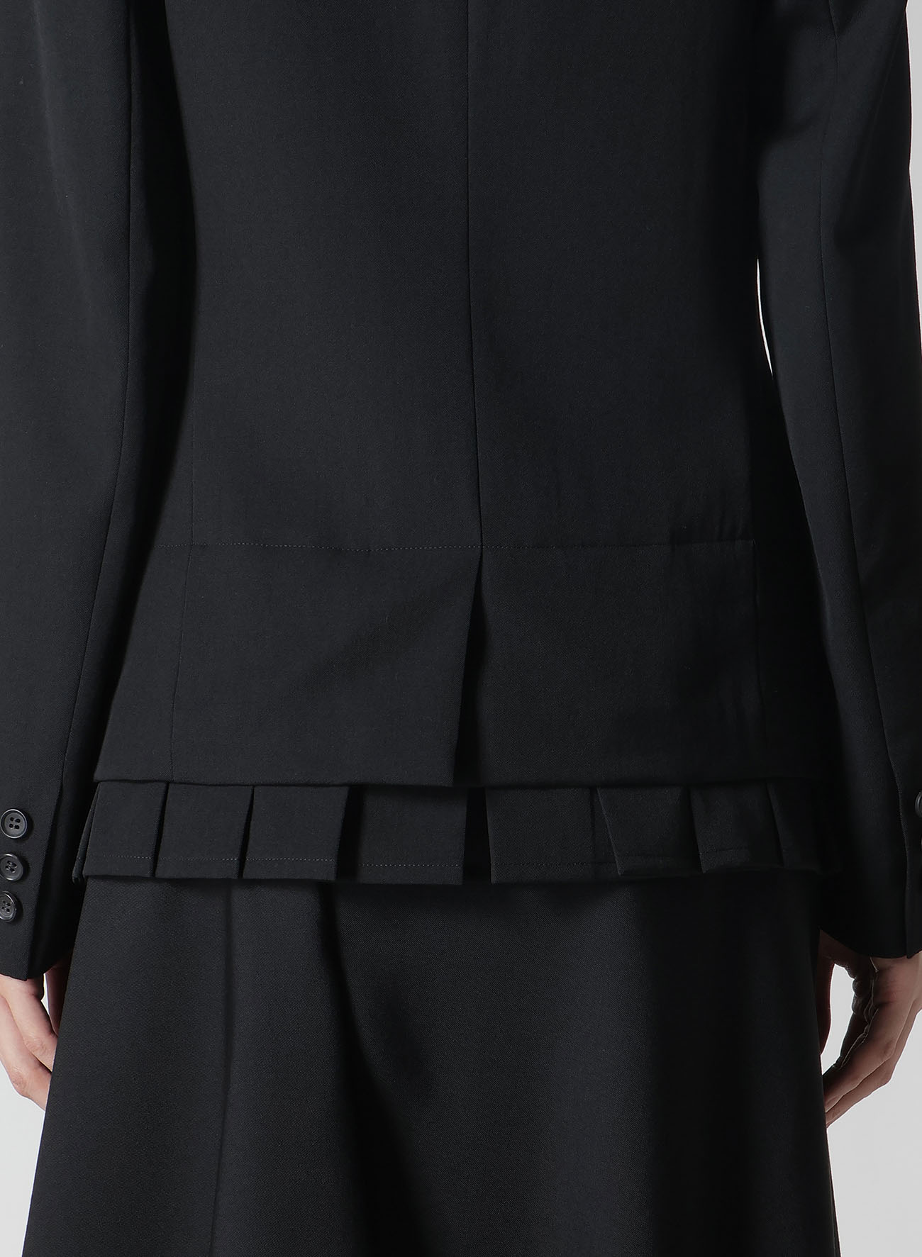 GABARDINE PLEATS DETAIL JACKET