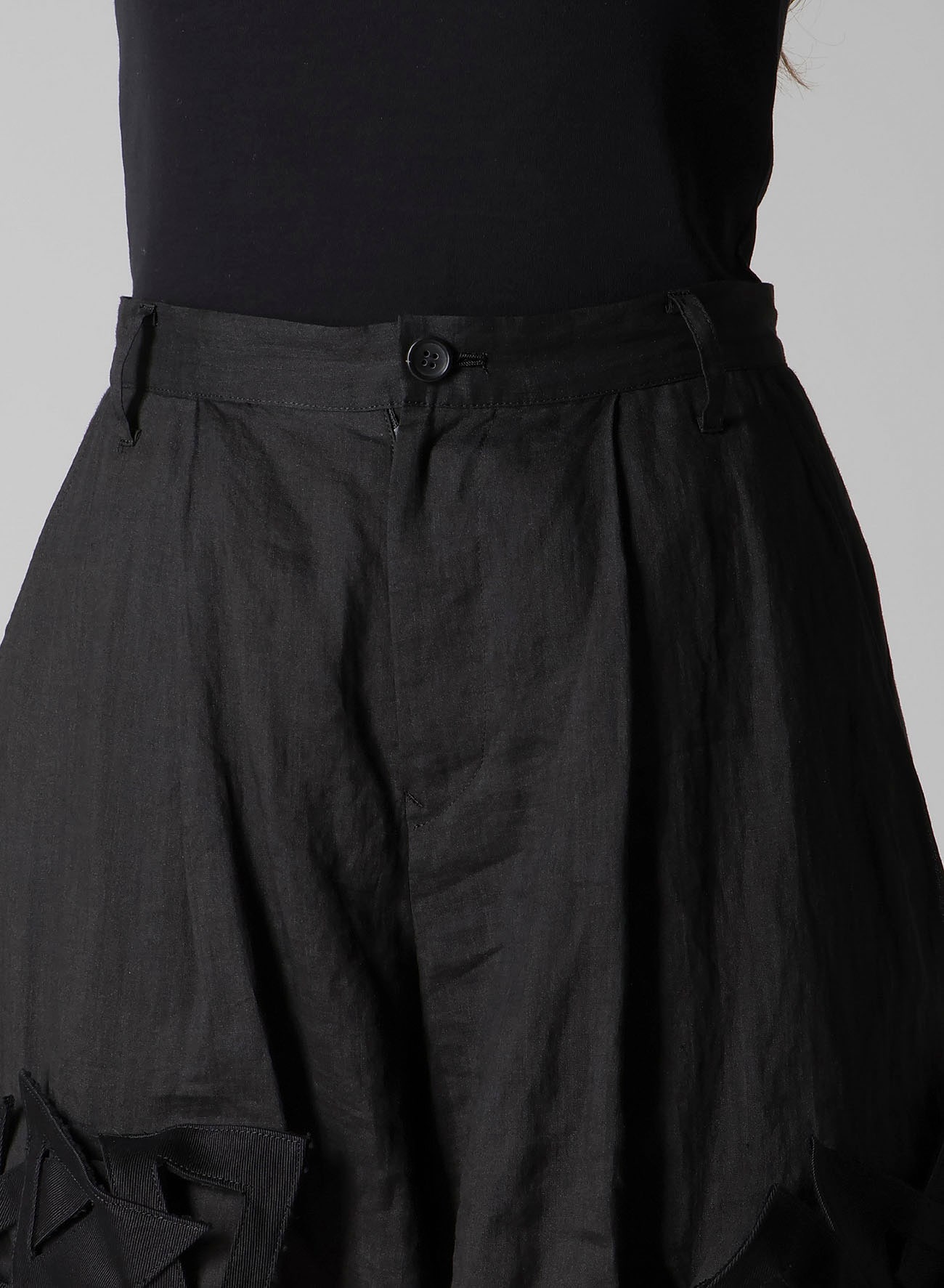 CHAIN MOTIF SHORT PANTS