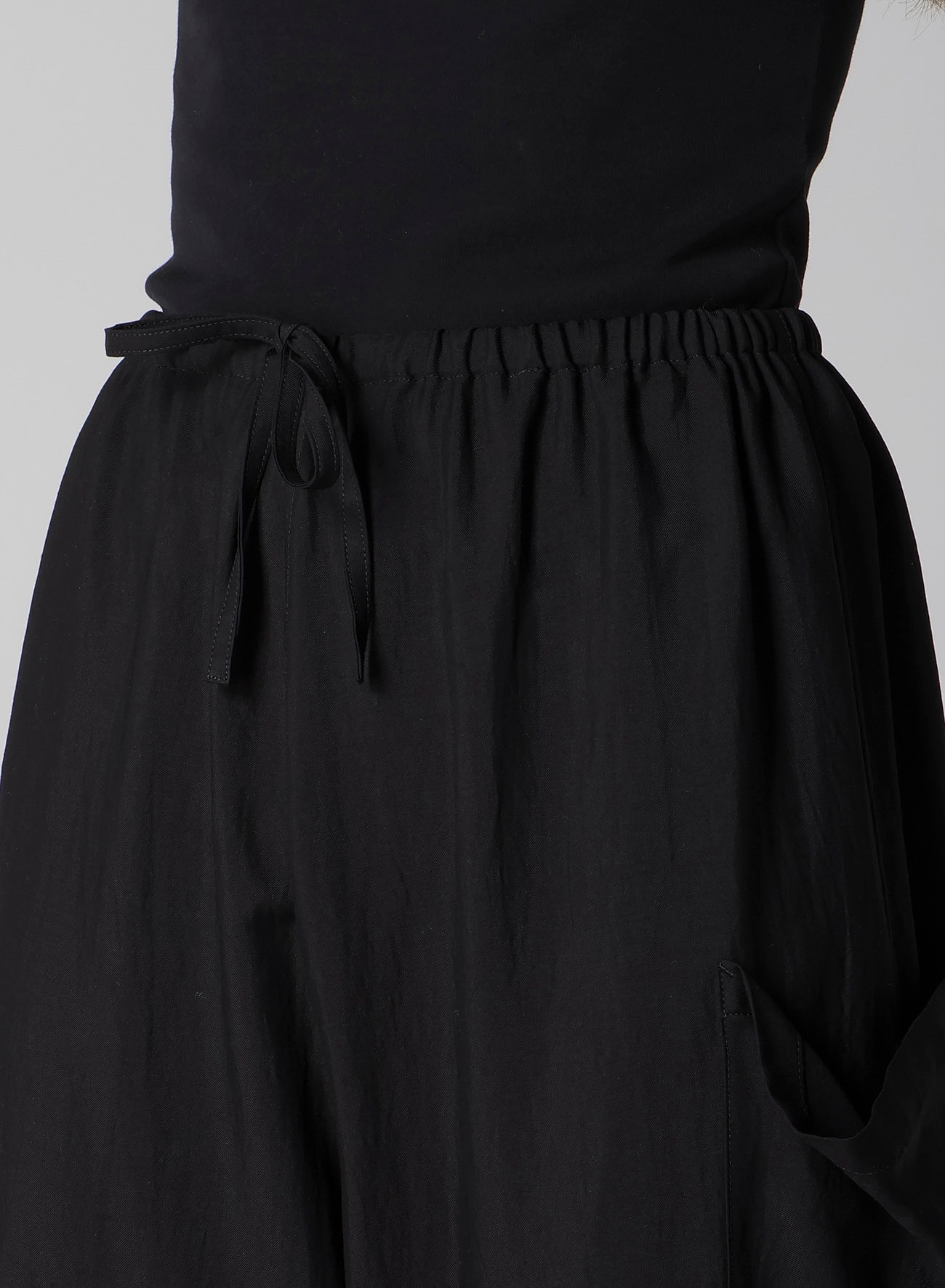 Cu/W HIGH TWISTED GABARDINE RELAXED FIT PANTS