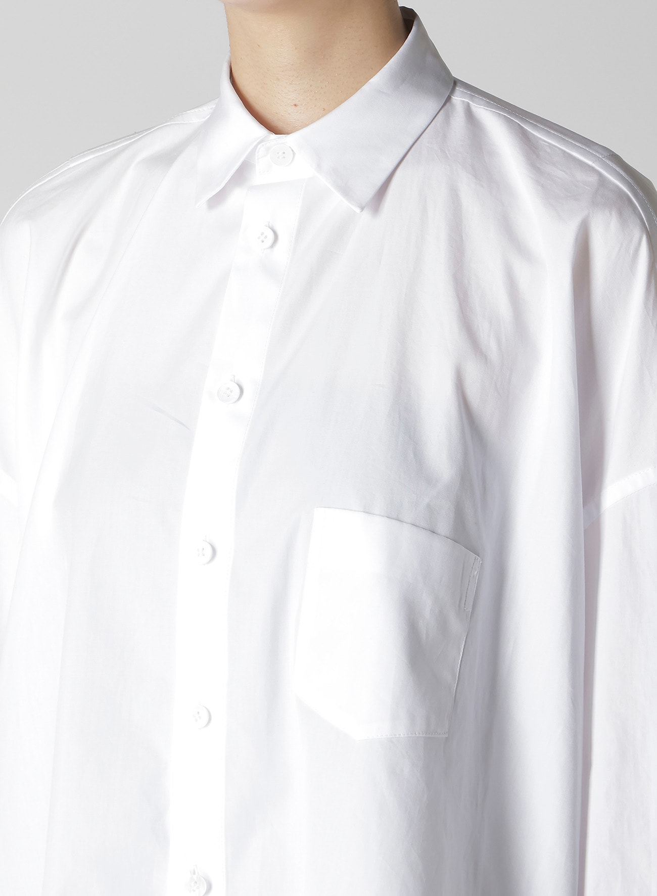 BROAD OVERSIZED BLOUSE