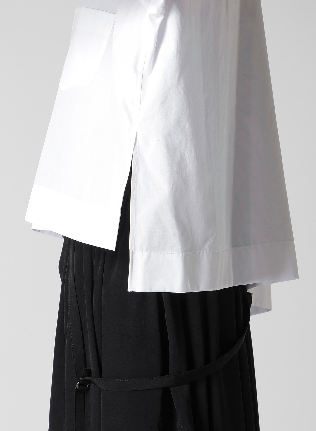 BROAD OVERSIZED BLOUSE