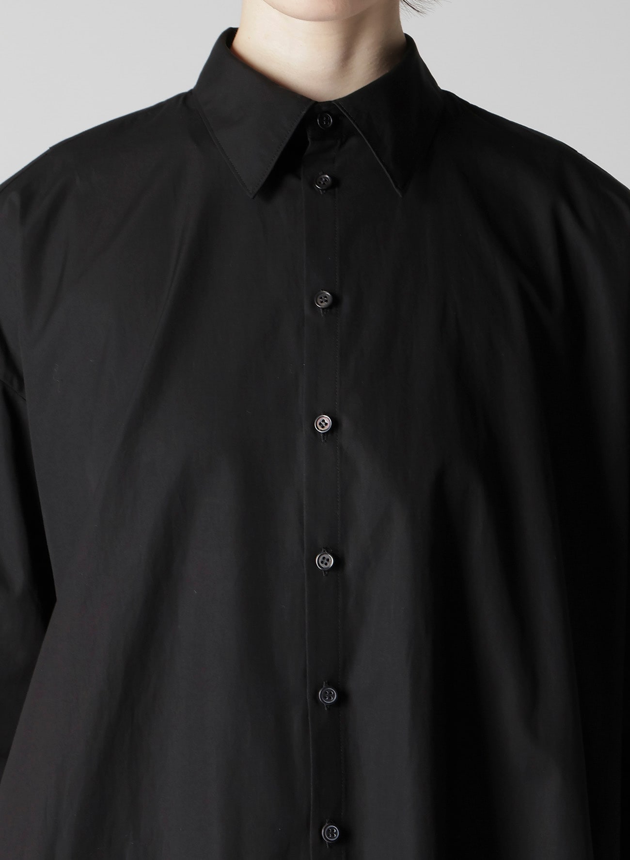 BROAD BUTTON DETAIL SHIRT