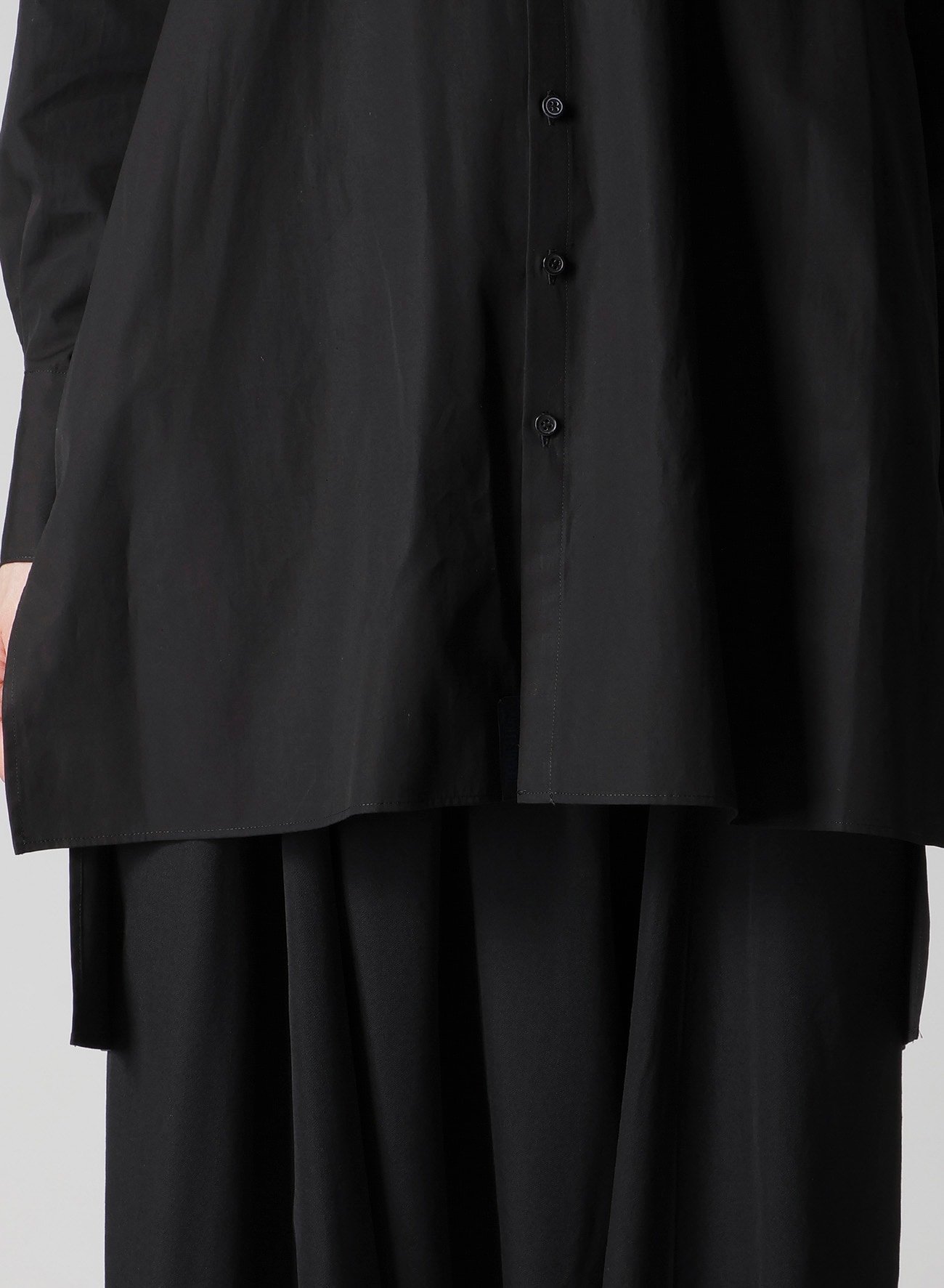 BROAD BUTTON DETAIL SHIRT