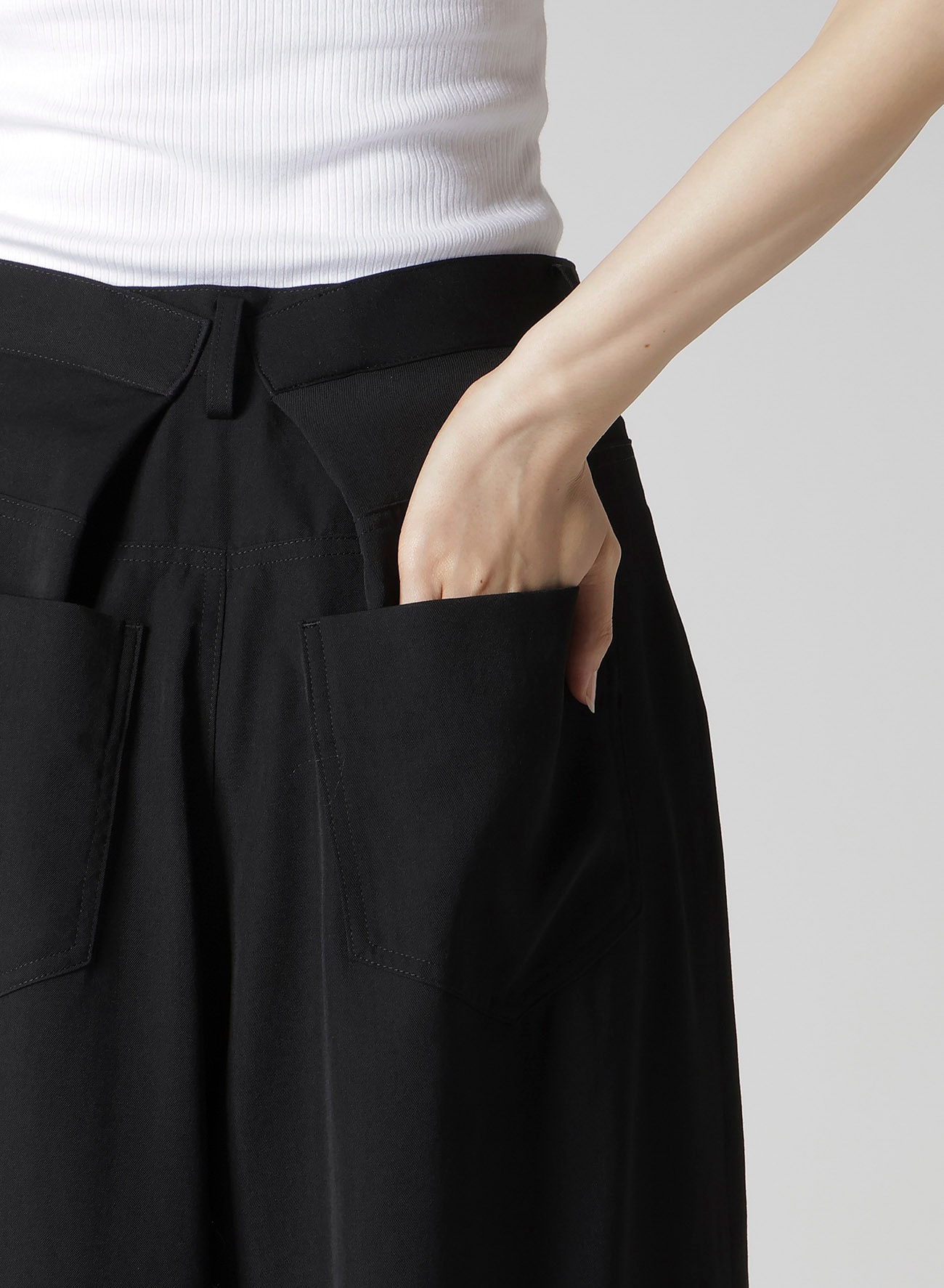 GABARDINE ASYMMETRY BAGGY PANTS