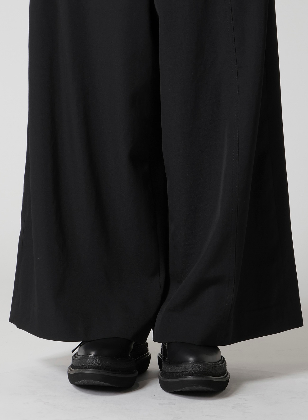 GABARDINE ASYMMETRY BAGGY PANTS