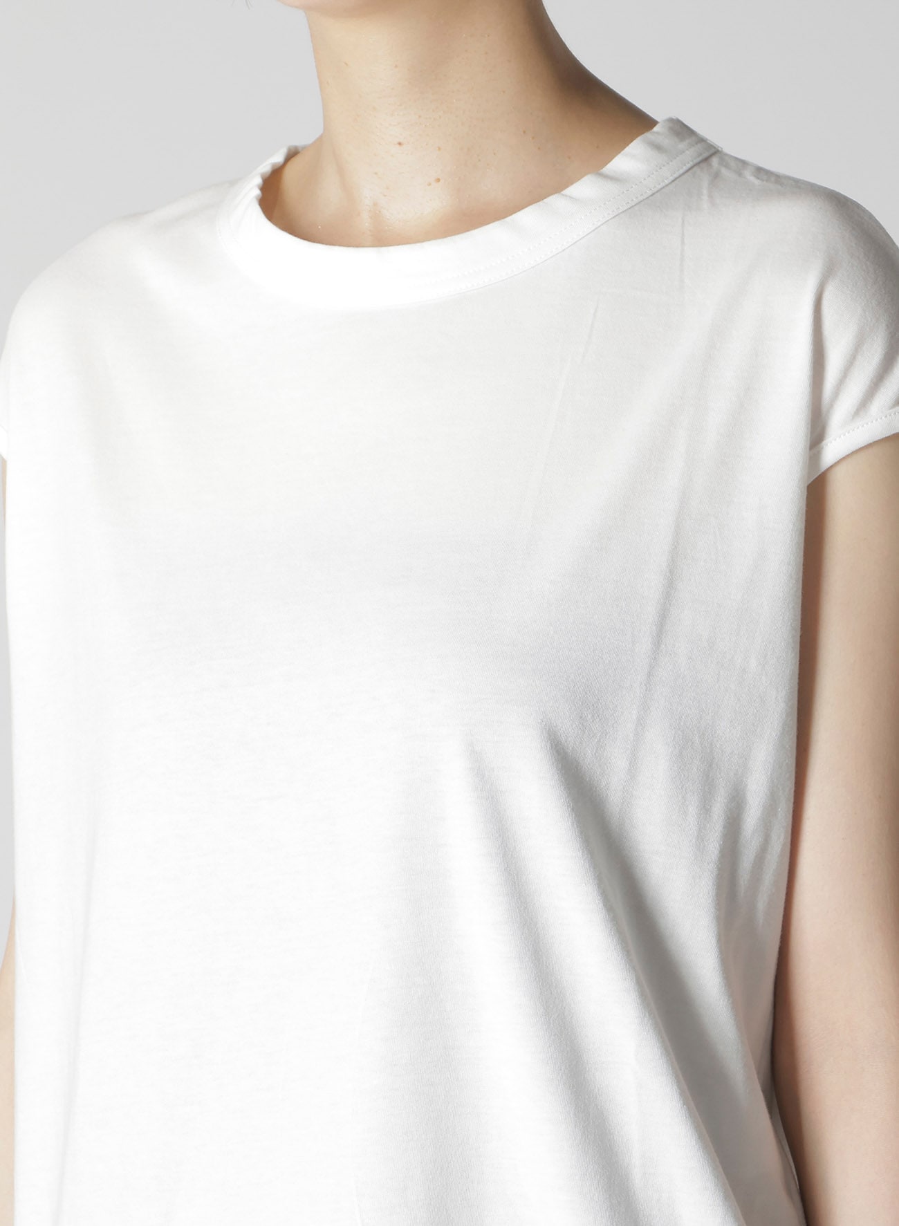 COTTON SINGLE JERSEY V TWISTED T-SHIRT