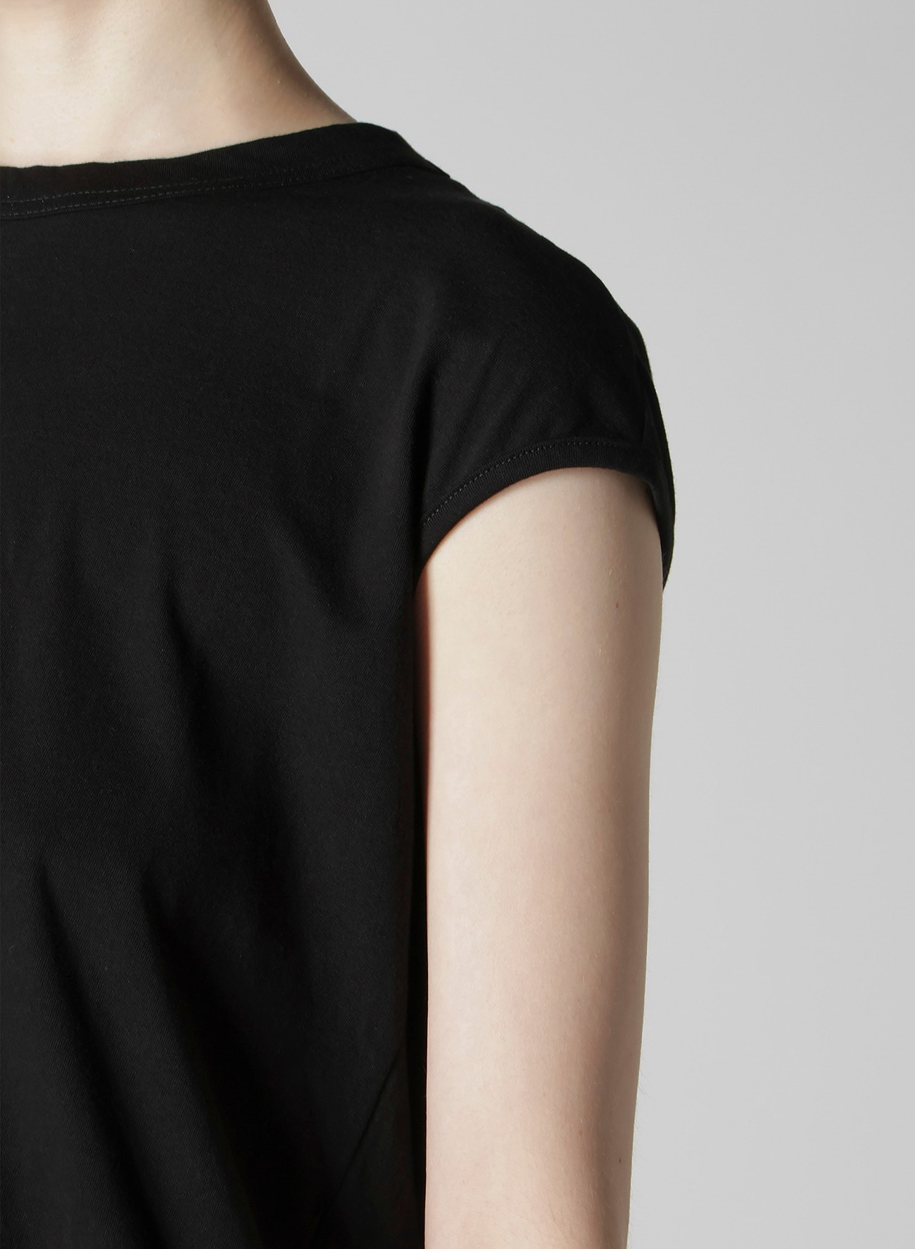 COTTON SINGLE JERSEY V TWISTED T-SHIRT