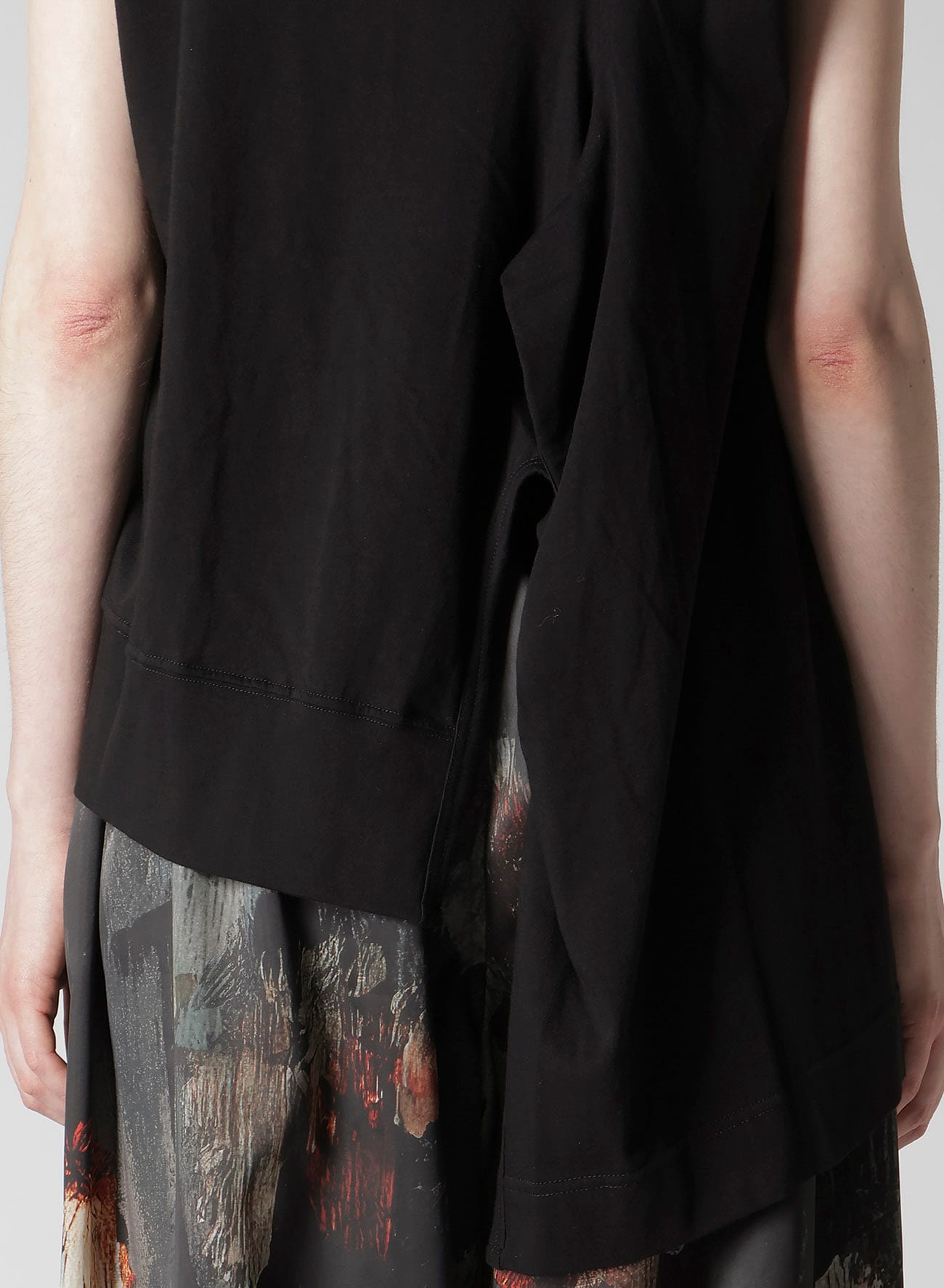 COTTON SINGLE JERSEY V TWISTED T-SHIRT