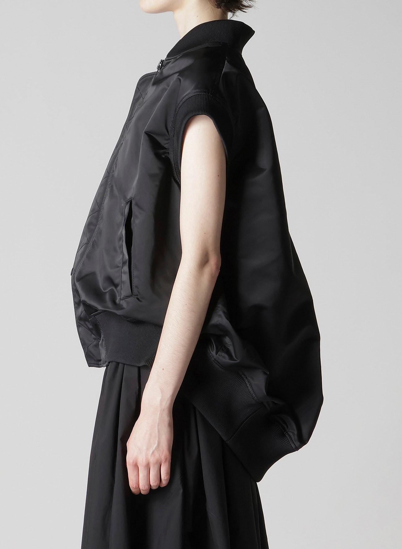 HIGH DENSITY Ny TWILL SLEEVELESS BOMBER JACKET