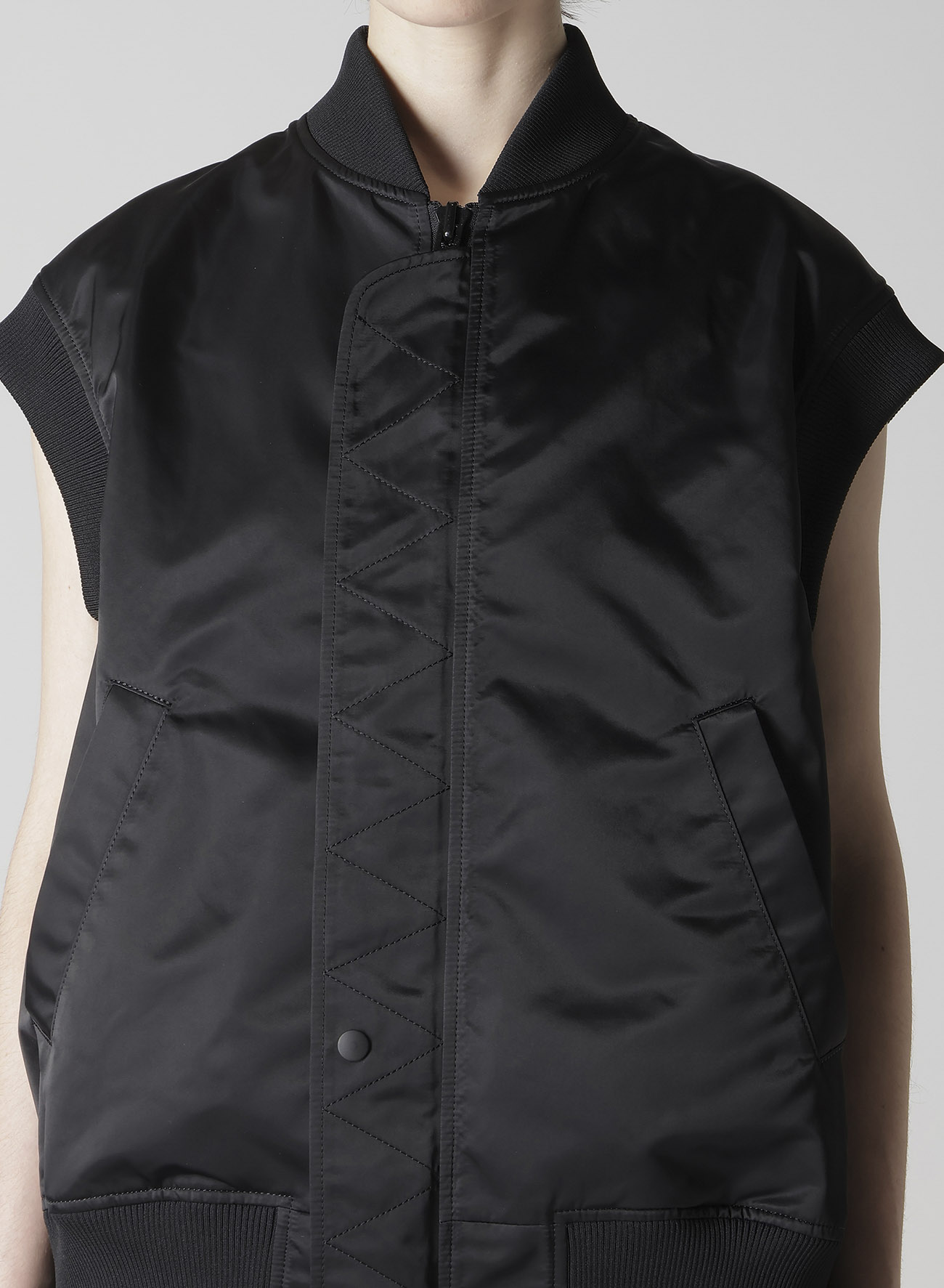 HIGH DENSITY Ny TWILL SLEEVELESS BOMBER JACKET