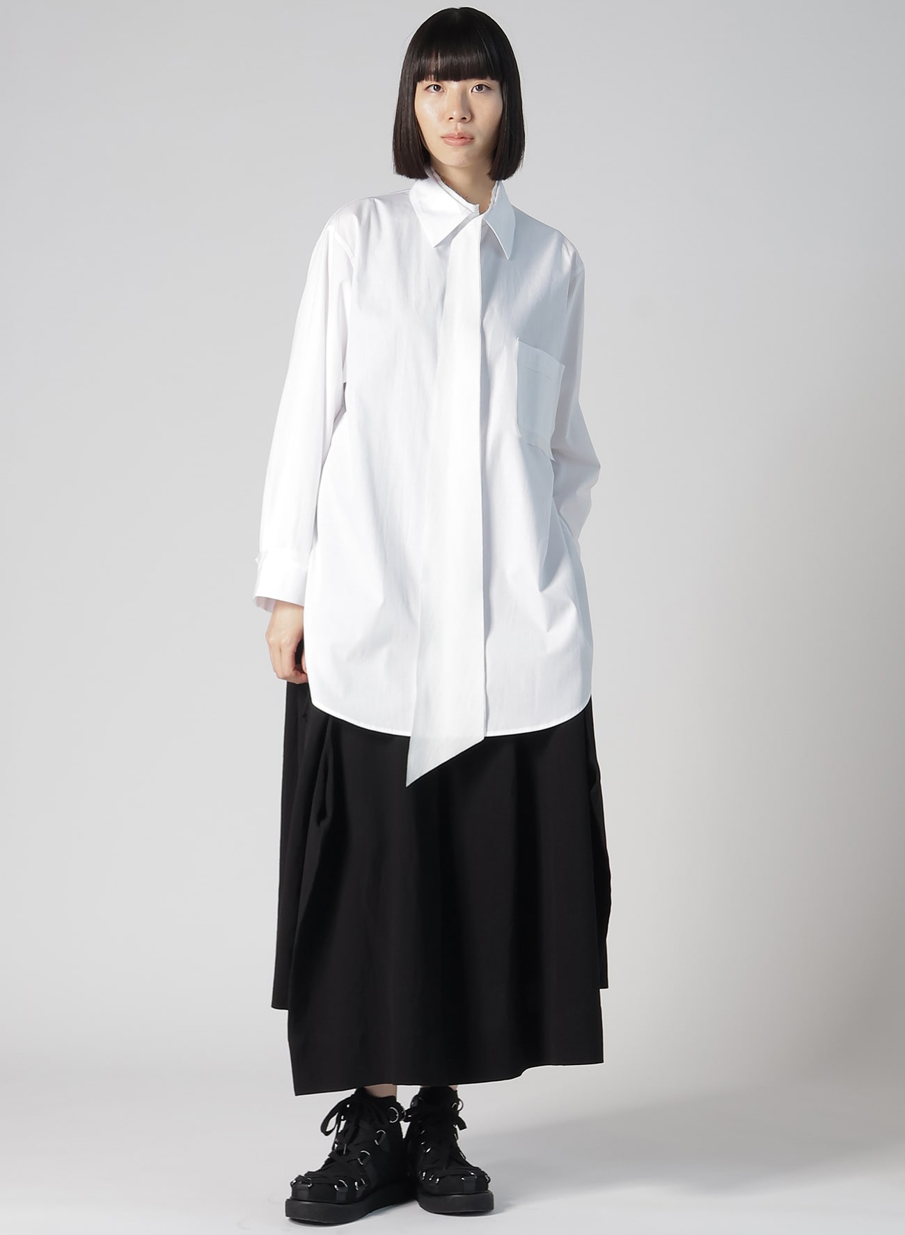 【12/6 10:00 Release】BROAD R-CUTTING TIE BLOUSE