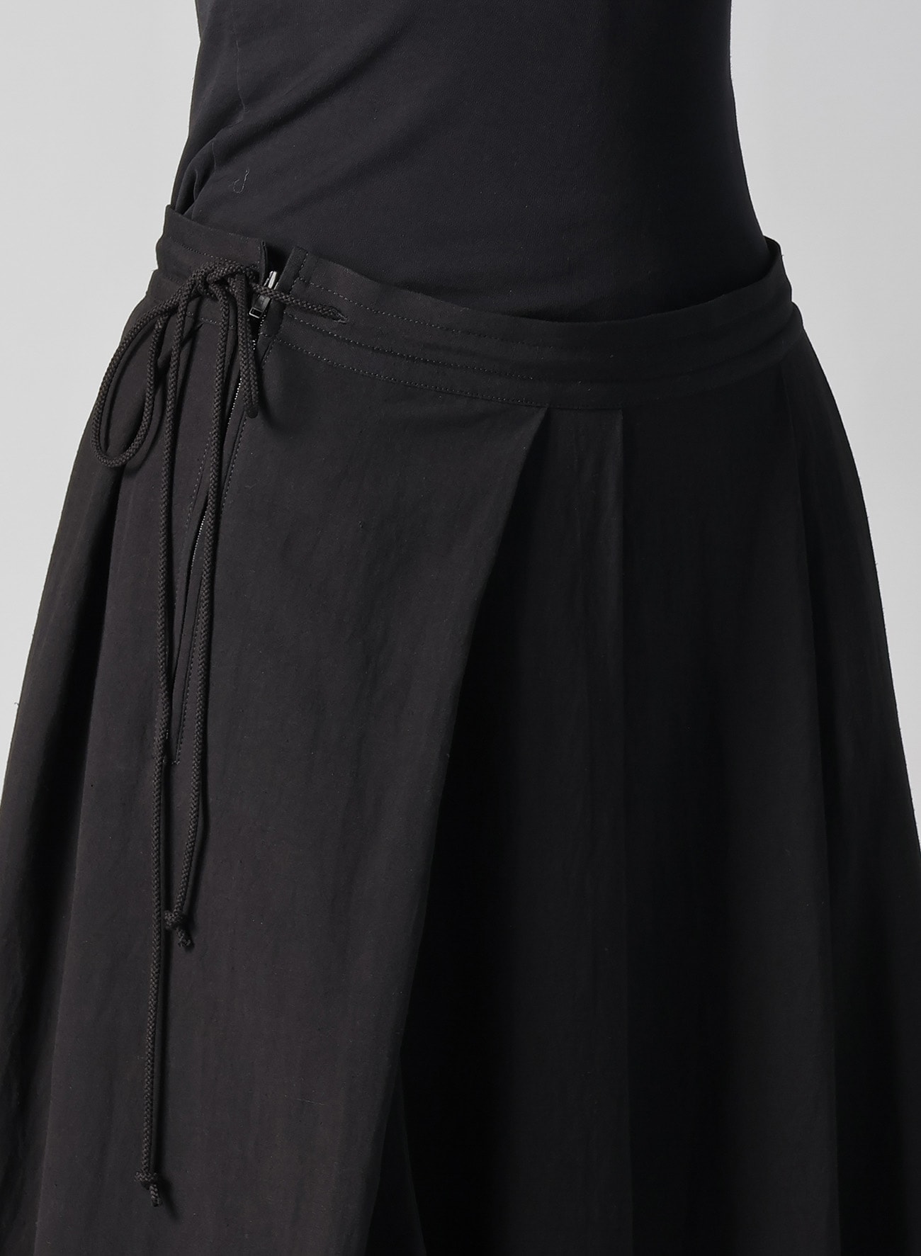 RY/LI POPLIN R-UNBALANCED TUCK SKIRT