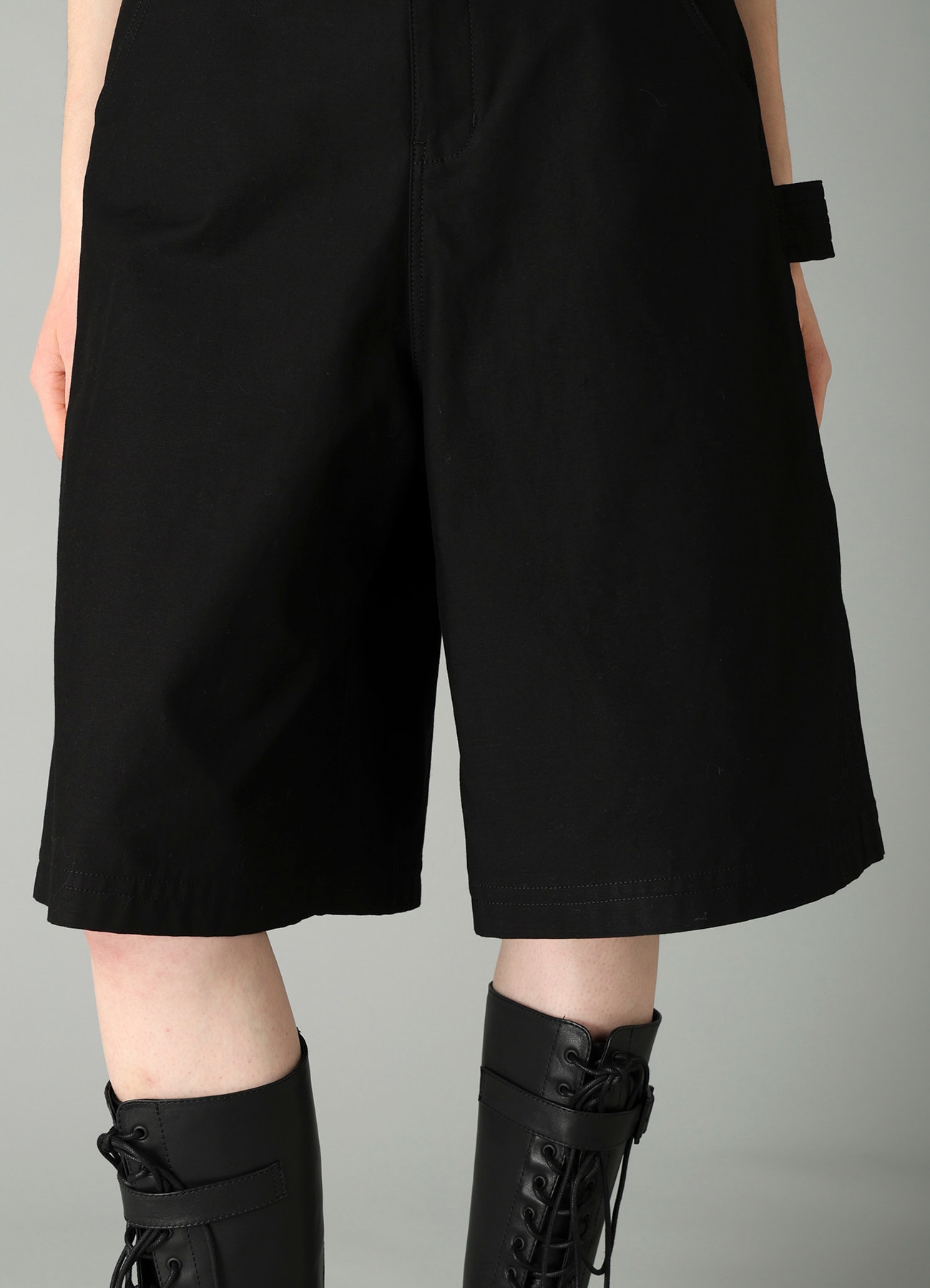 MILITARY BACKSIDE SATIN PAINTER SHORT PANTS