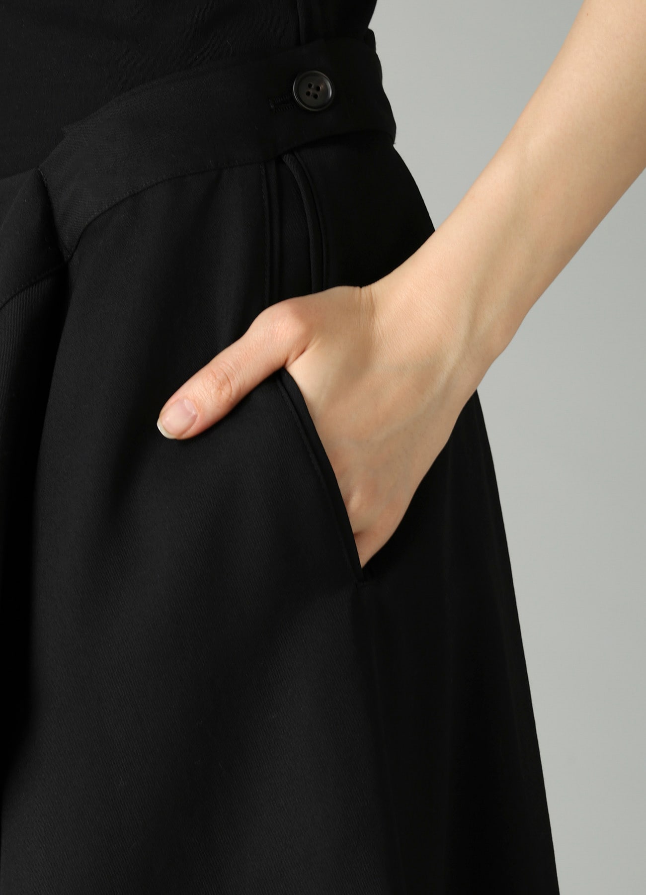 GABARDINE RANDOM TUCK DETAIL PANTS