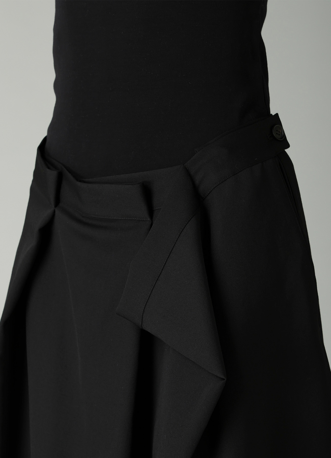 GABARDINE RANDOM TUCK DETAIL PANTS