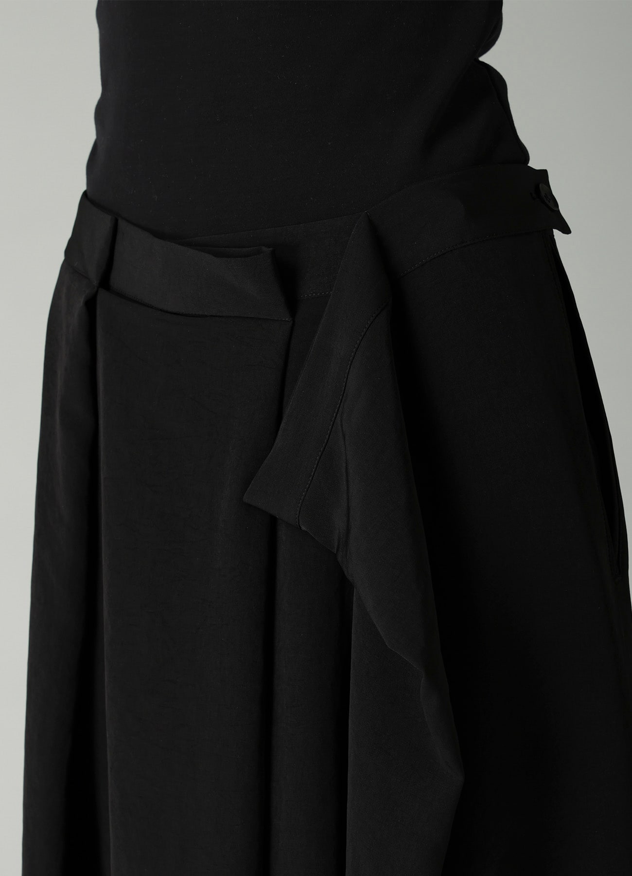 Ta/Pe CREPE DE CHINE RANDOM TUCK DETAIL PANTS