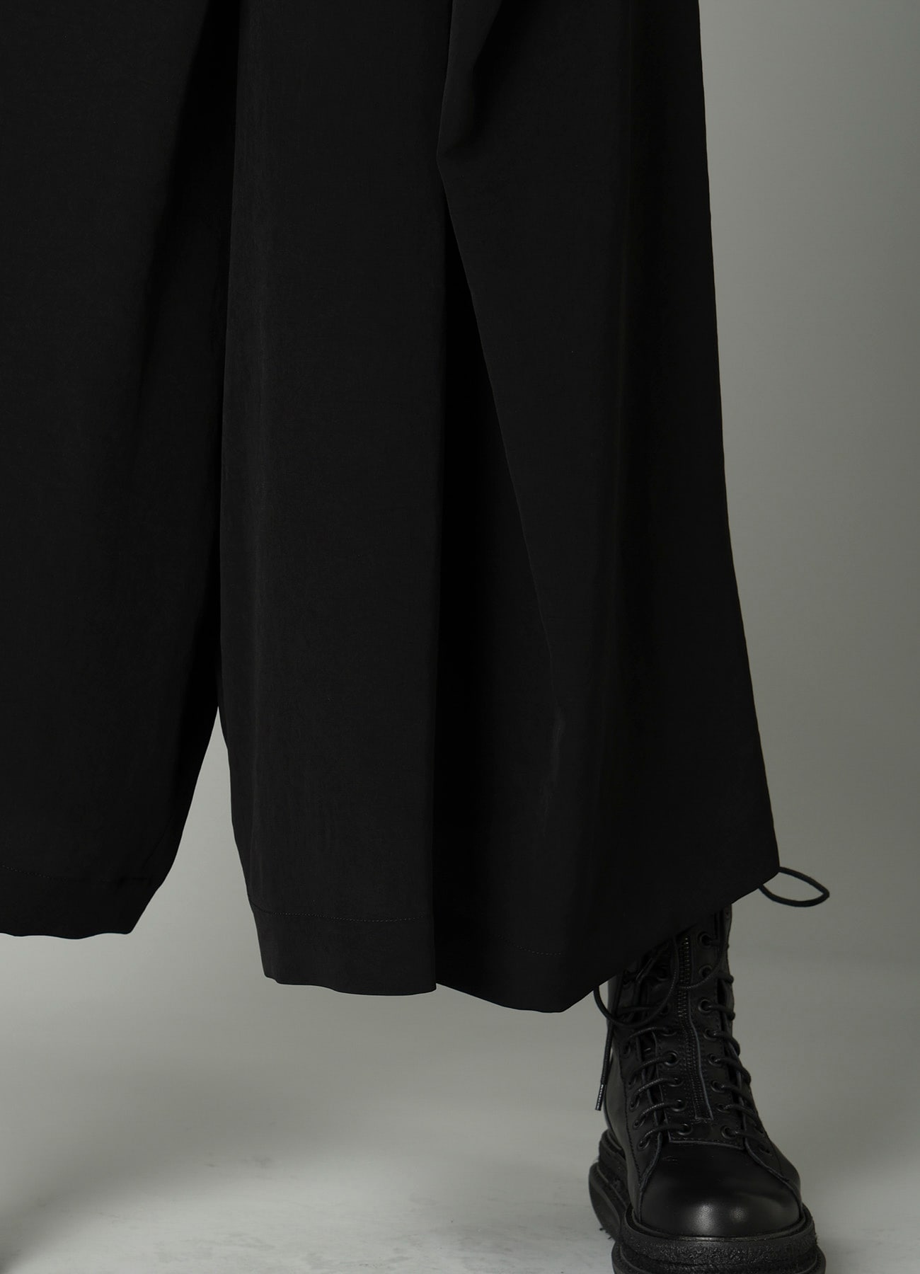 Ta/Pe CREPE DE CHINE RANDOM TUCK DETAIL PANTS