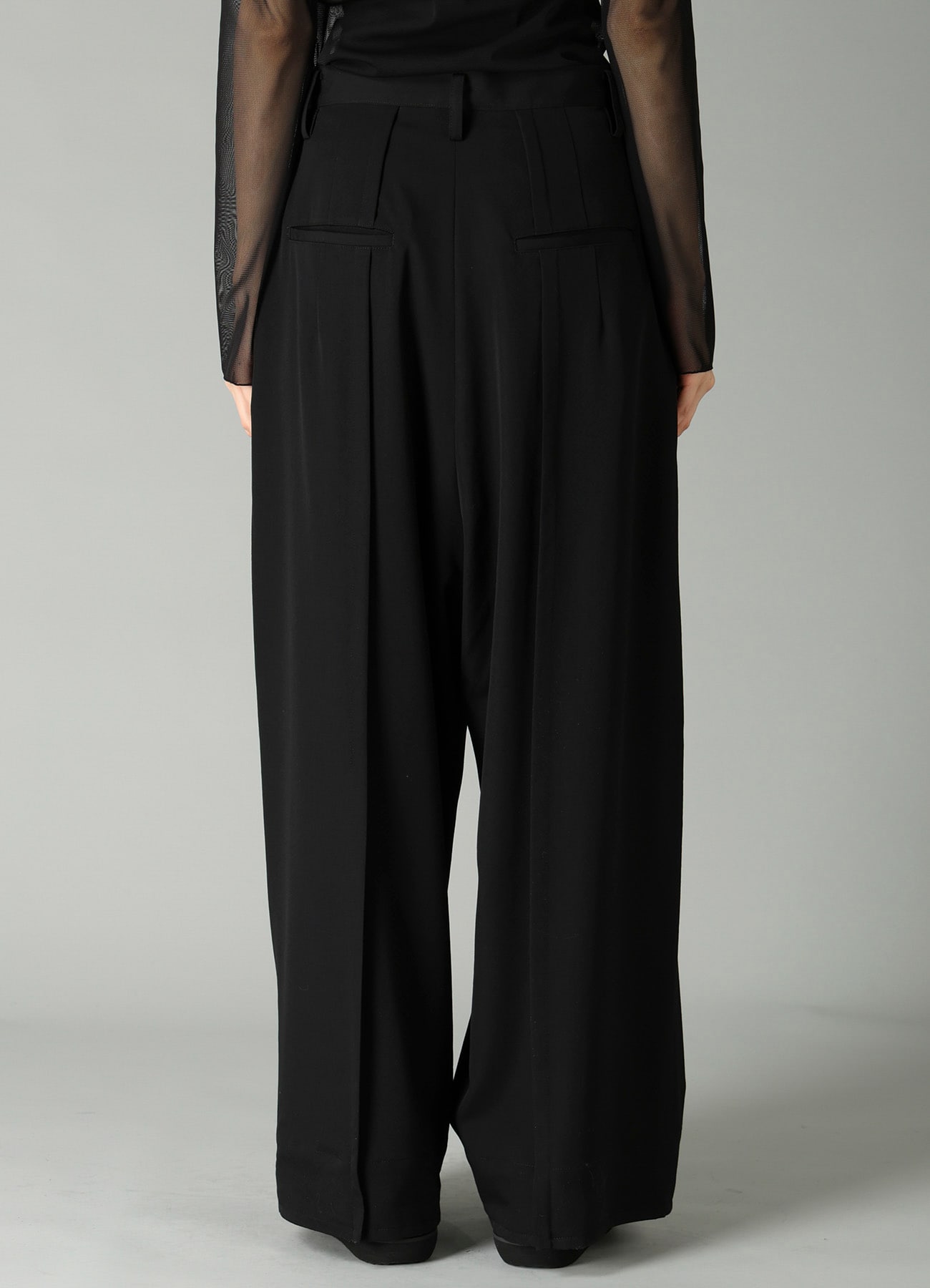 GABARDINE BACKSIDE TUCK BAGGY PANTS