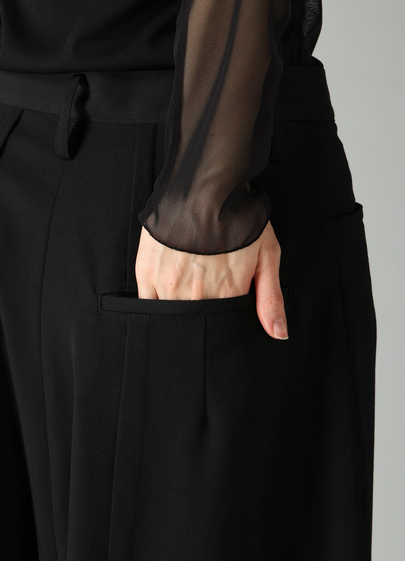 GABARDINE BACKSIDE TUCK BAGGY PANTS