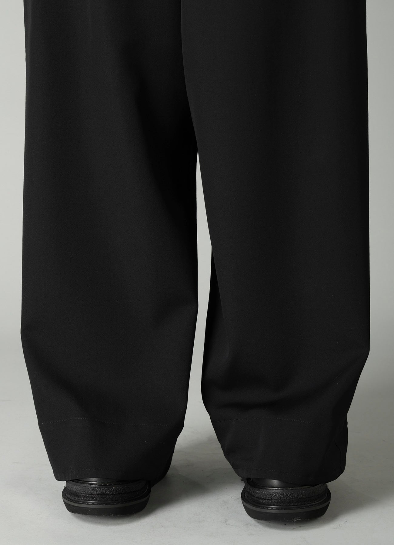 GABARDINE BACKSIDE TUCK BAGGY PANTS