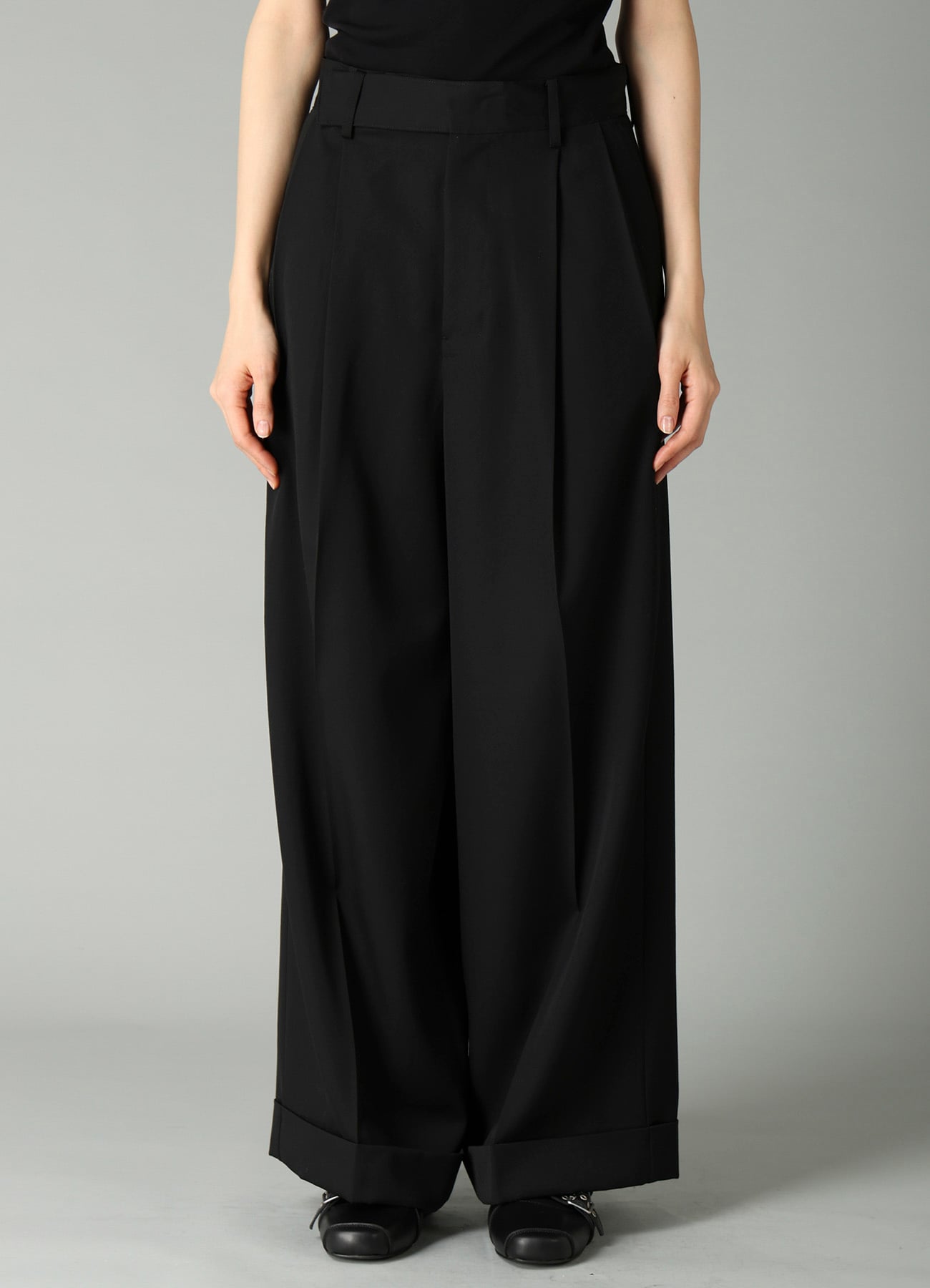 GABARDINE 2 TUCKS BAGGY PANTS