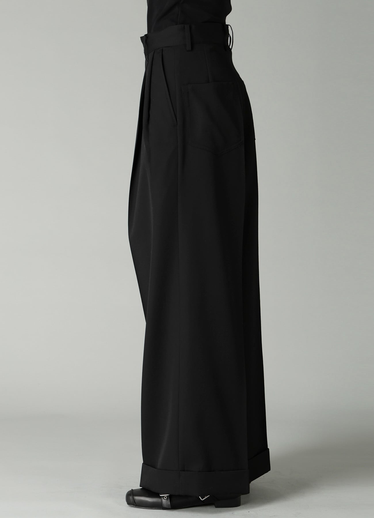 GABARDINE 2 TUCKS BAGGY PANTS