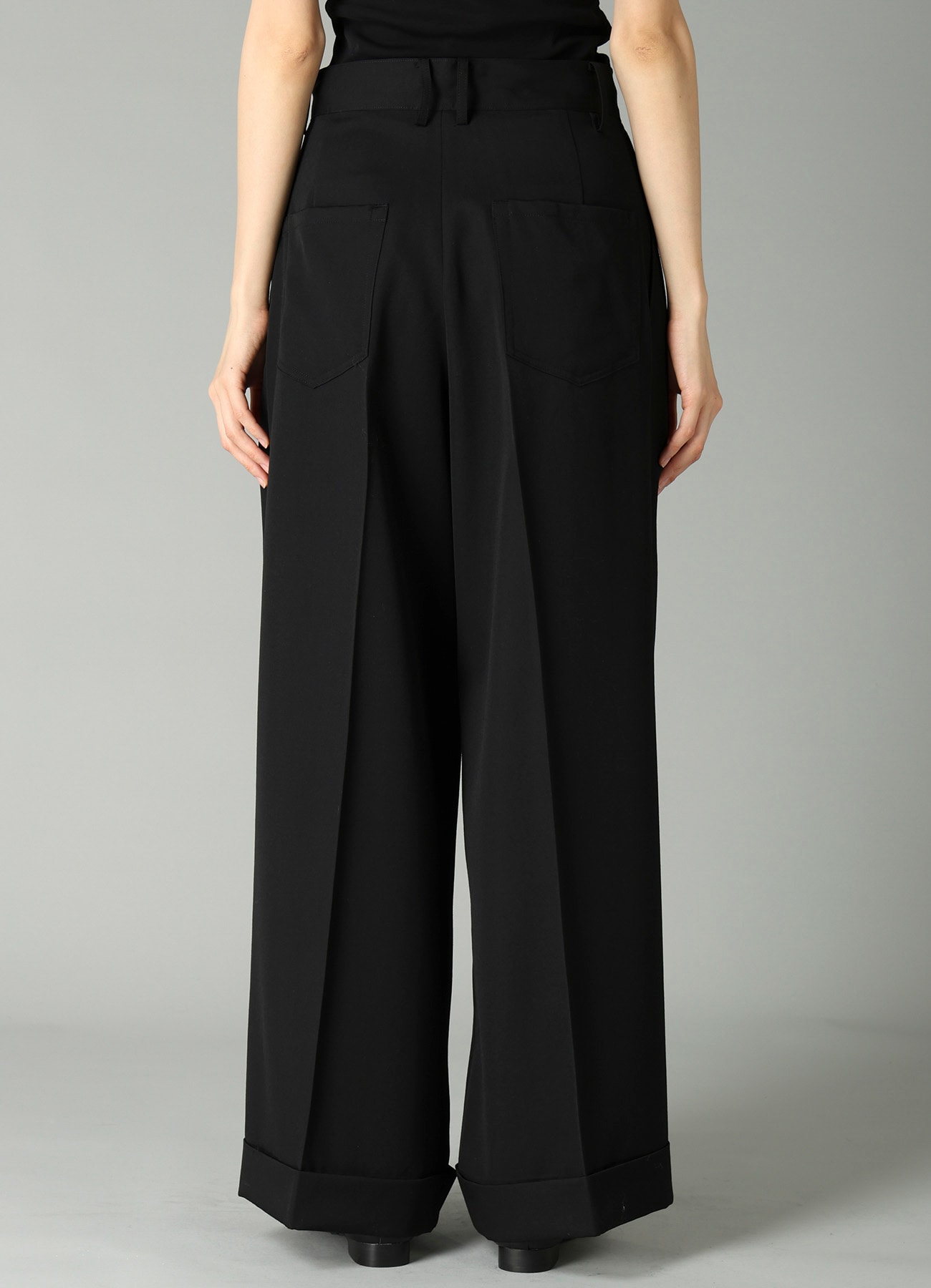 GABARDINE 2 TUCKS BAGGY PANTS