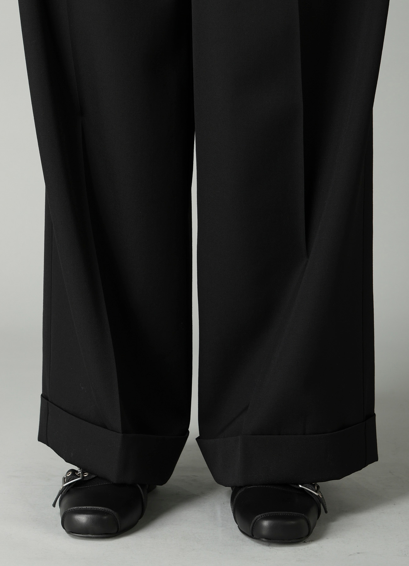 GABARDINE 2 TUCKS BAGGY PANTS