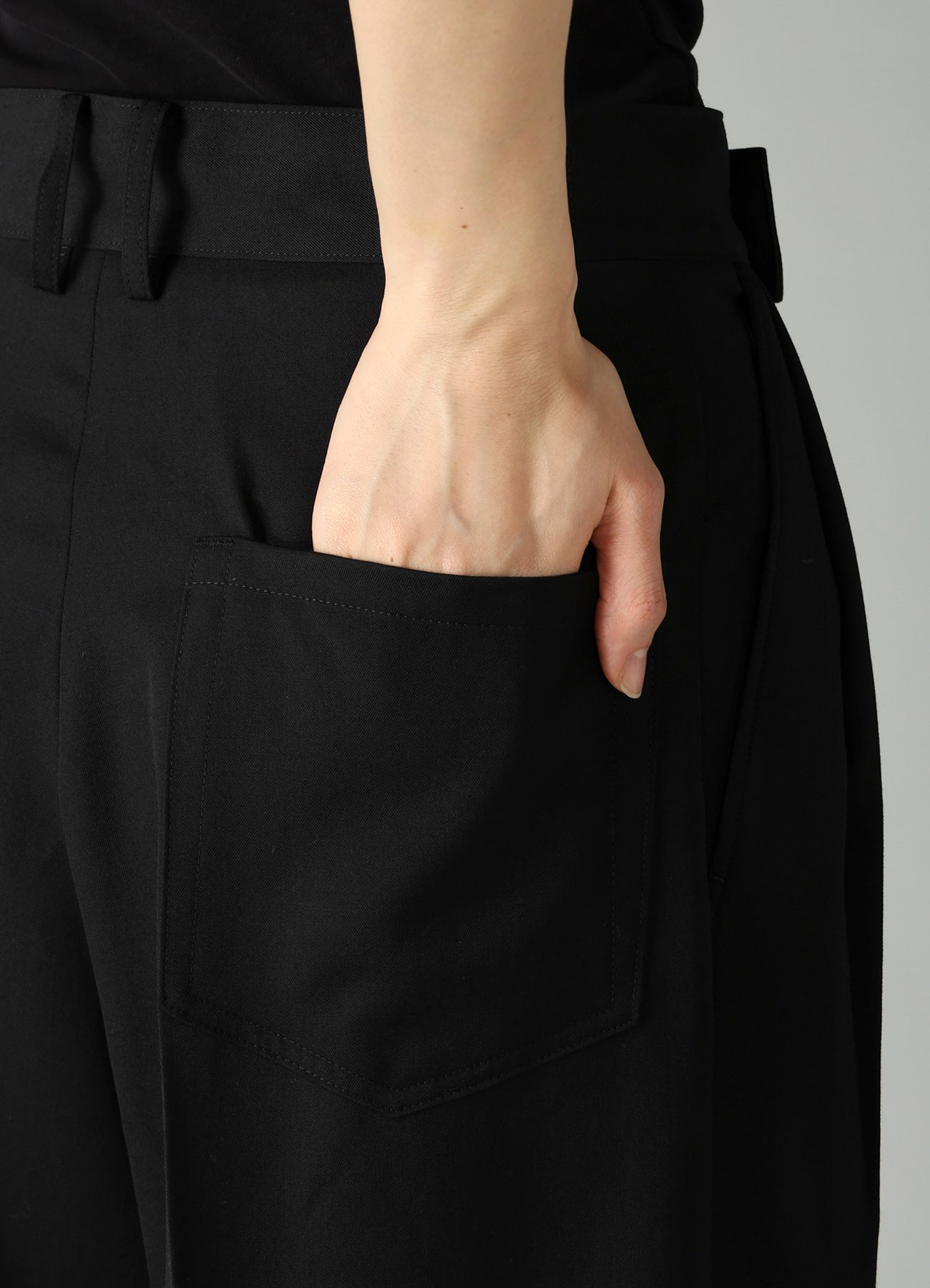 GABARDINE 2 TUCKS BAGGY PANTS