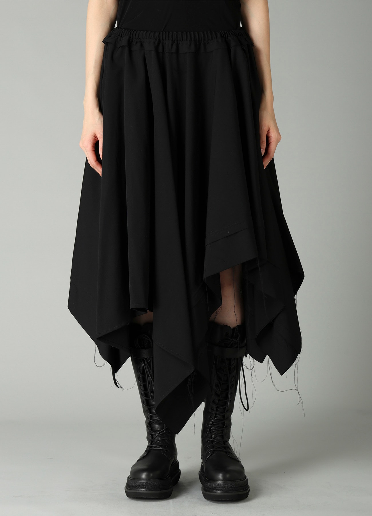 GABARDINE ASYMMETRIC MOVING SKIRT