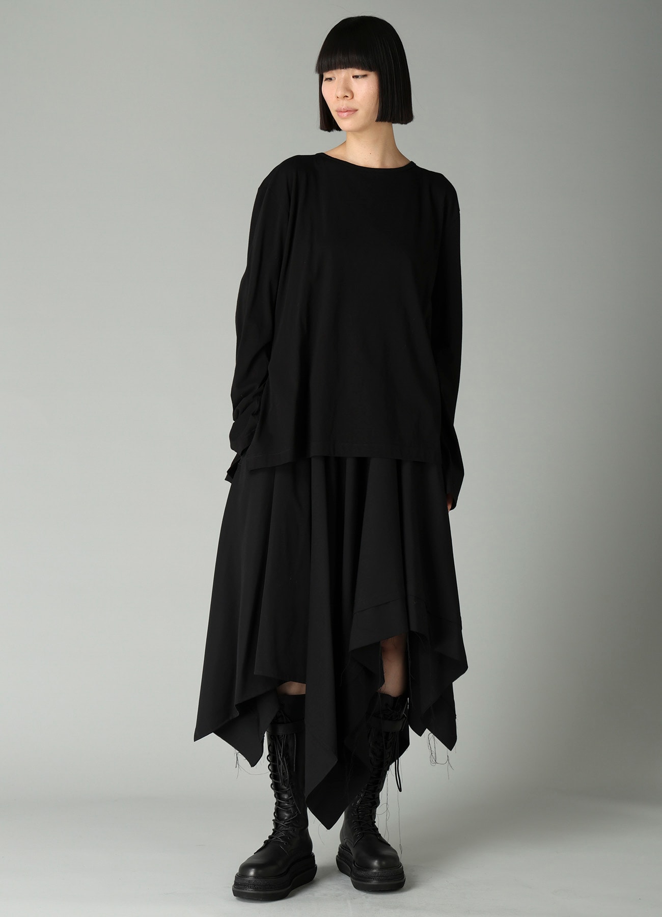 GABARDINE ASYMMETRIC MOVING SKIRT
