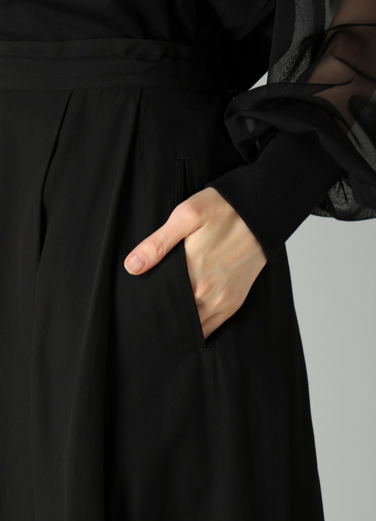 CELLULOSE POPLIN UNBALANCED TUCK SKIRT