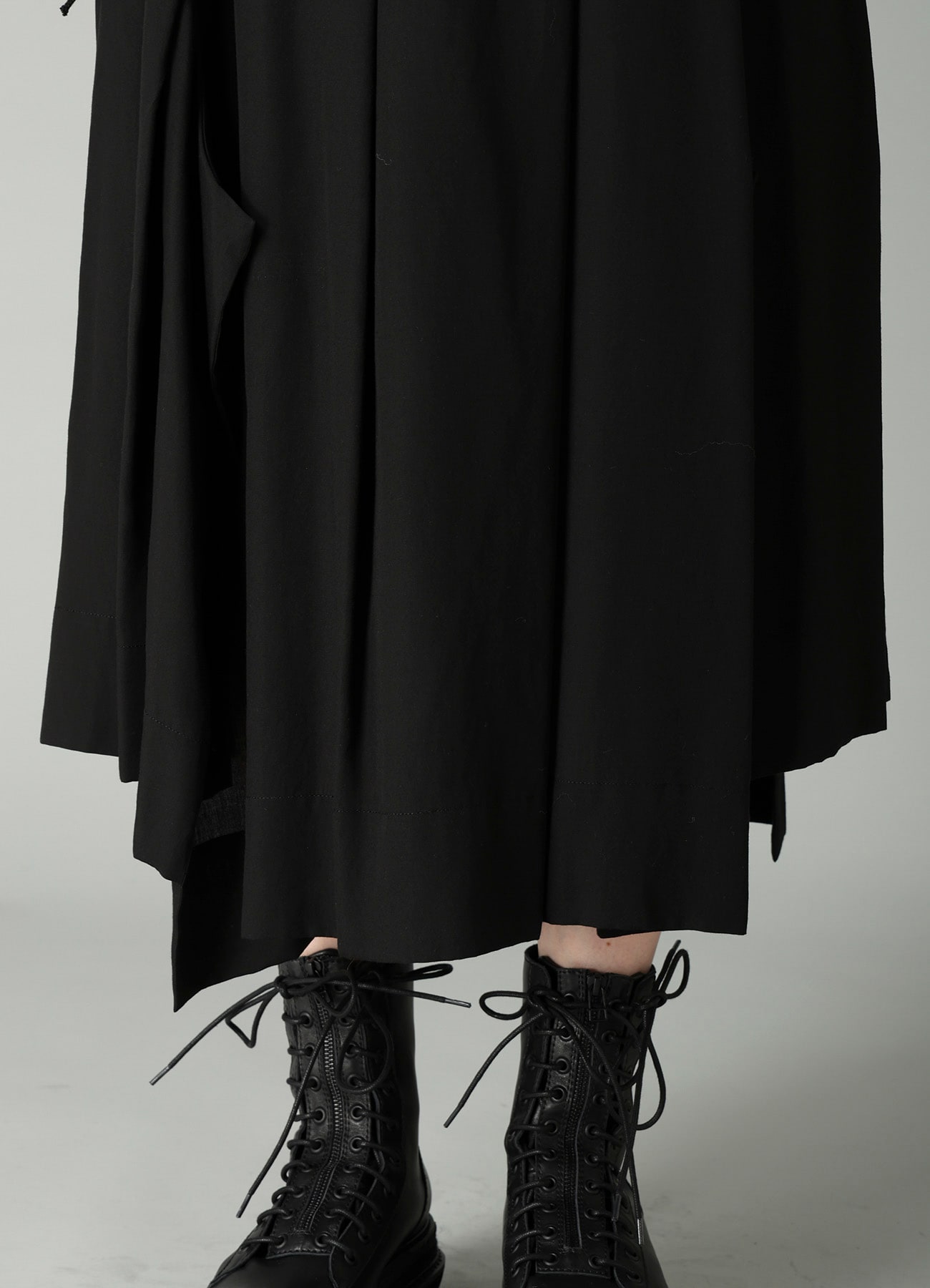 CELLULOSE POPLIN UNBALANCED TUCK SKIRT