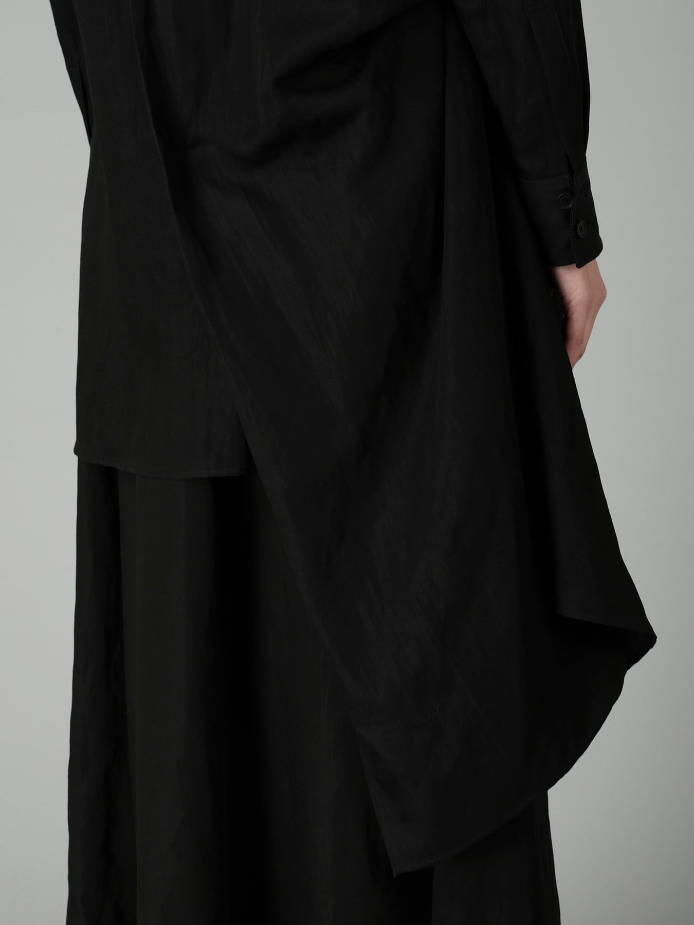 Li/Cu TWILL TUCK&DRAPE BLOUSE