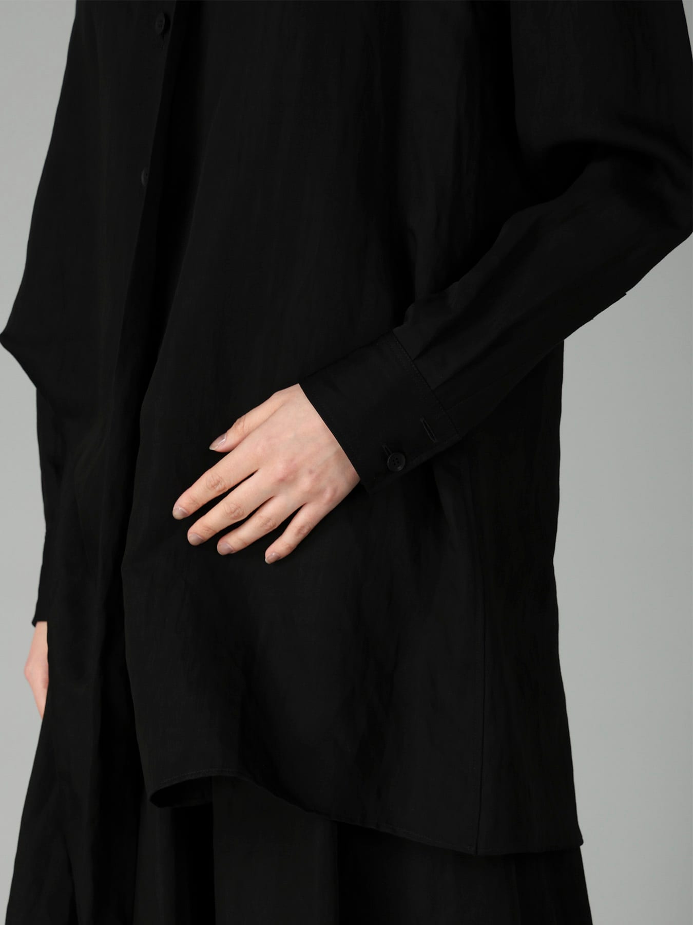 Li/Cu TWILL TUCK&DRAPE BLOUSE
