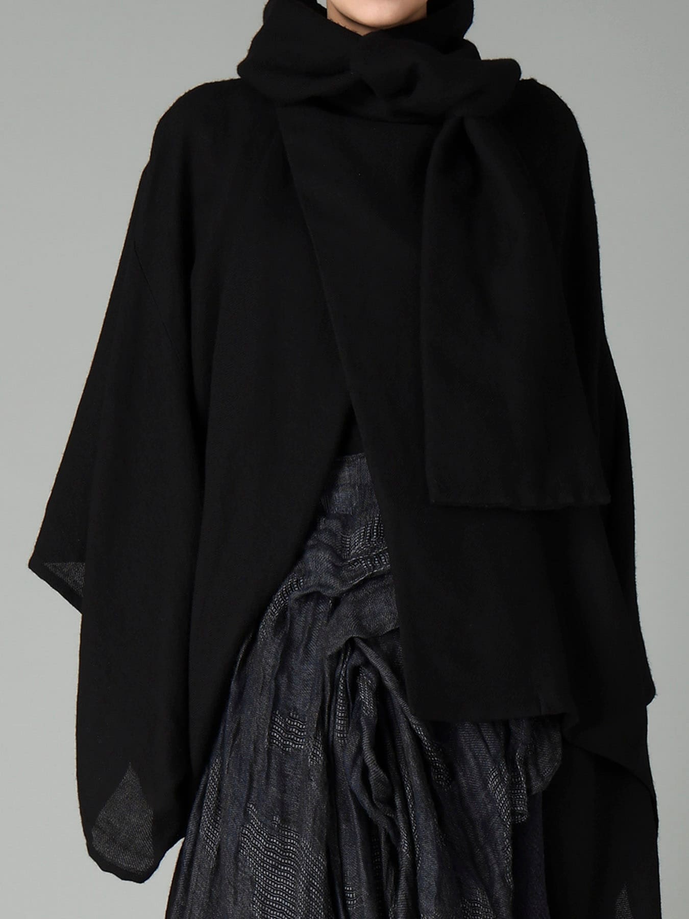 SOFT WOOL STOLE DETAIL COAT