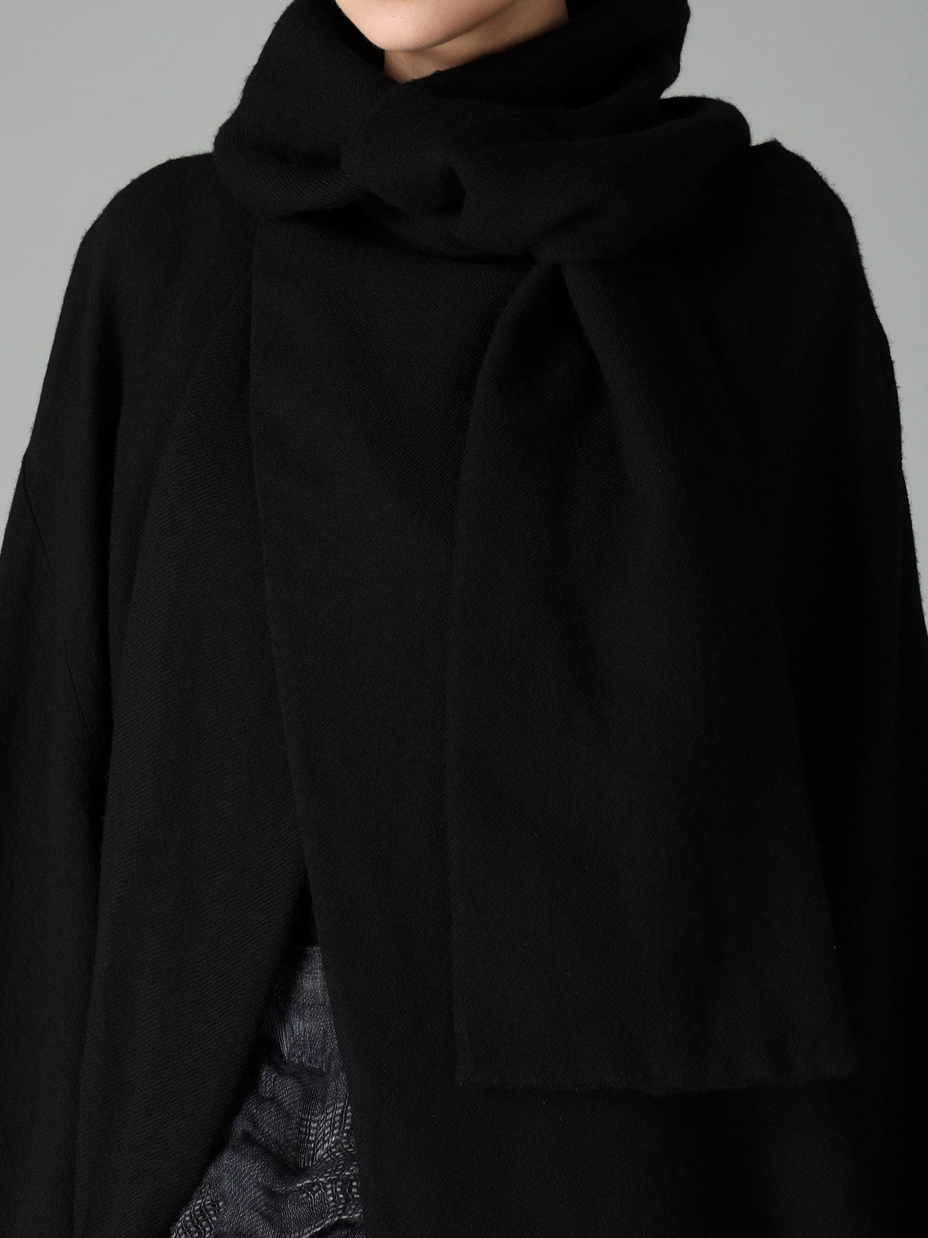 SOFT WOOL STOLE DETAIL COAT