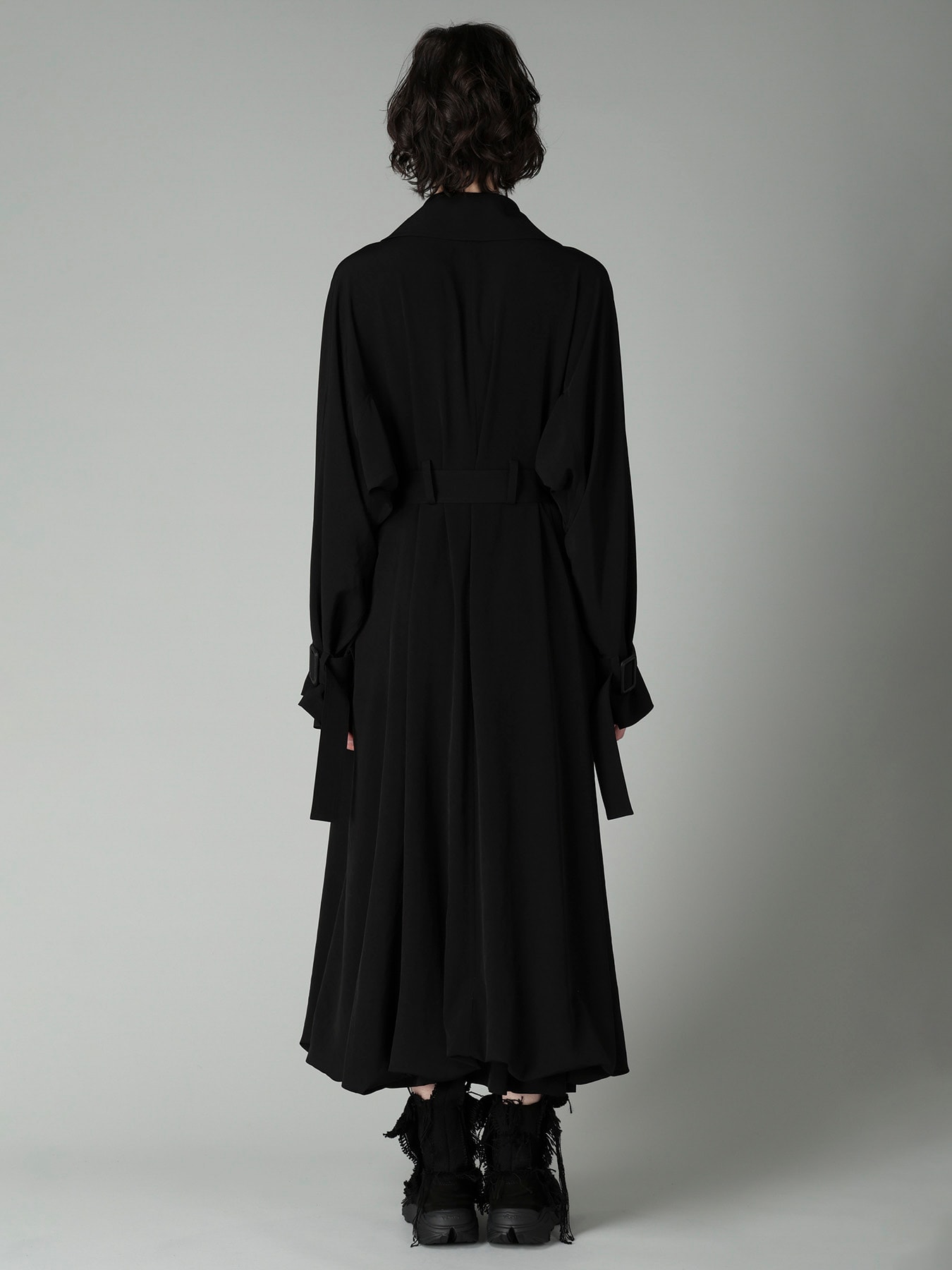 Ta/Pe CREPE DE CHINE SLEEVE GUSSET TRENCH COAT