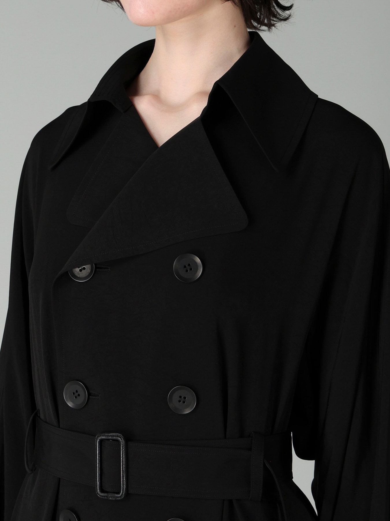 Ta/Pe CREPE DE CHINE SLEEVE GUSSET TRENCH COAT