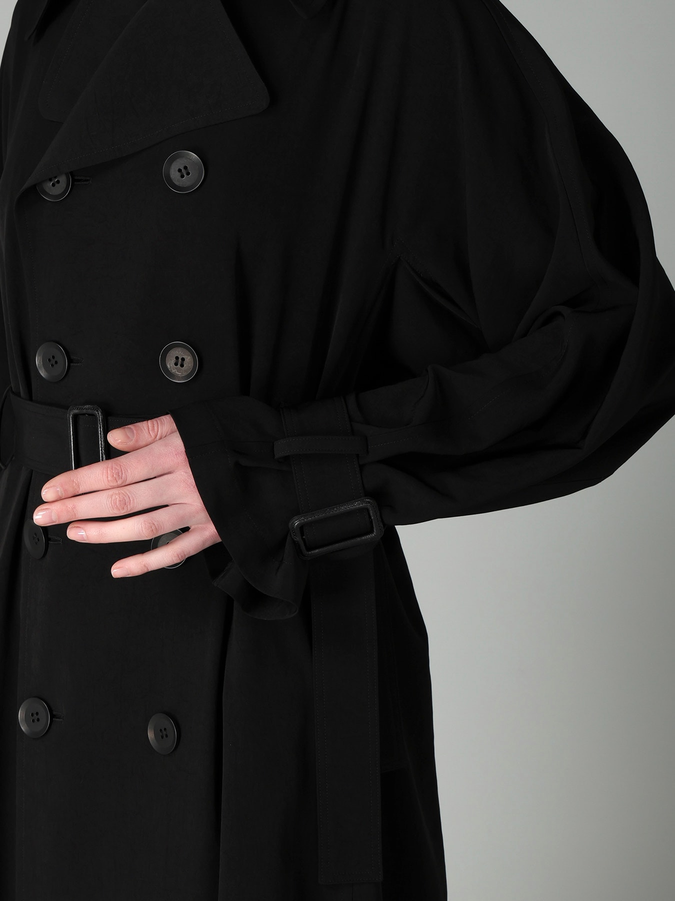 Ta/Pe CREPE DE CHINE SLEEVE GUSSET TRENCH COAT
